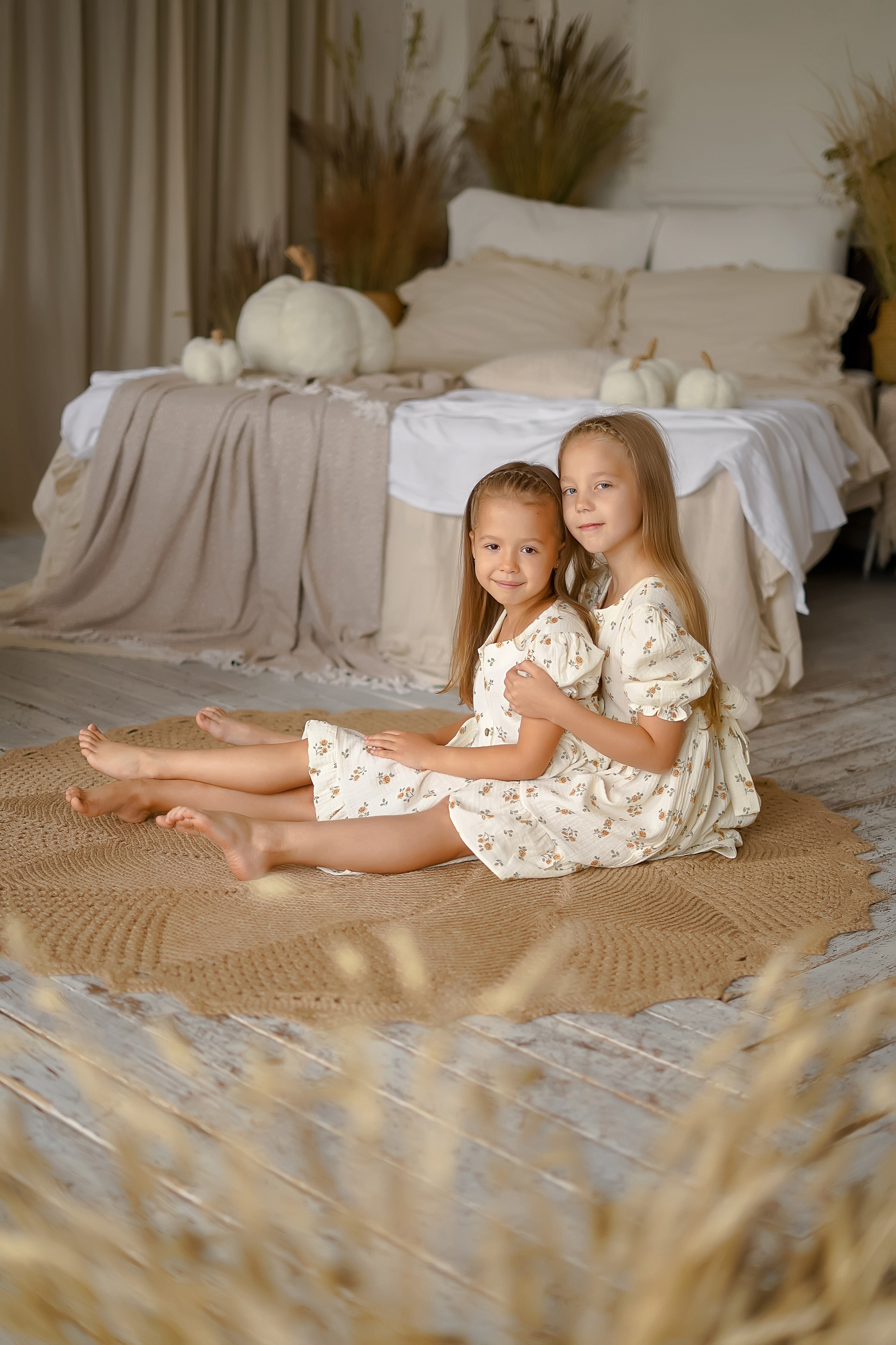 Девочки и ёжик. Фотограф Татьяна Митрофанова