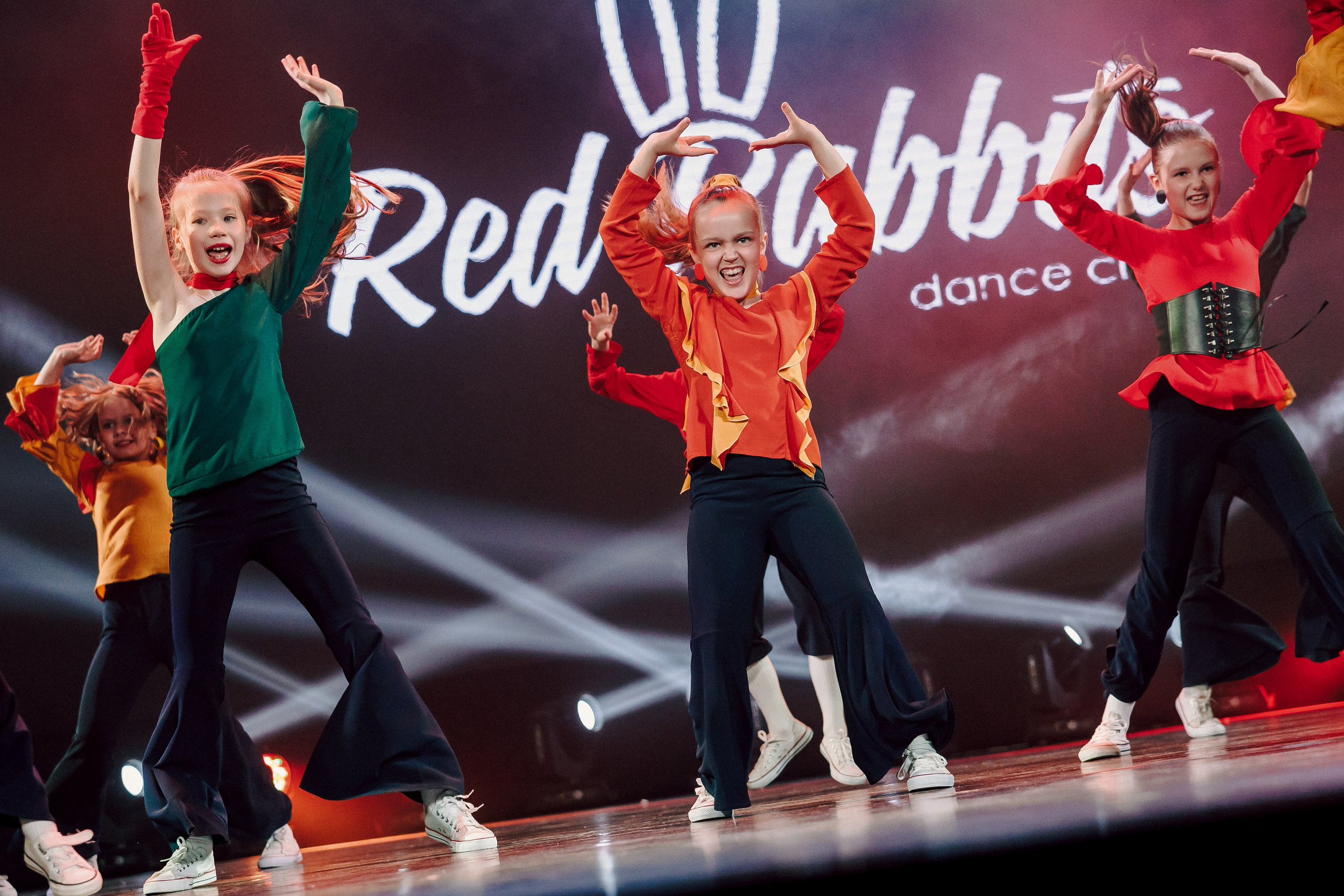 Отчётный концерт танцевальной школы «Red Rabbits» 2025. Лёшка Варзегов — фотограф