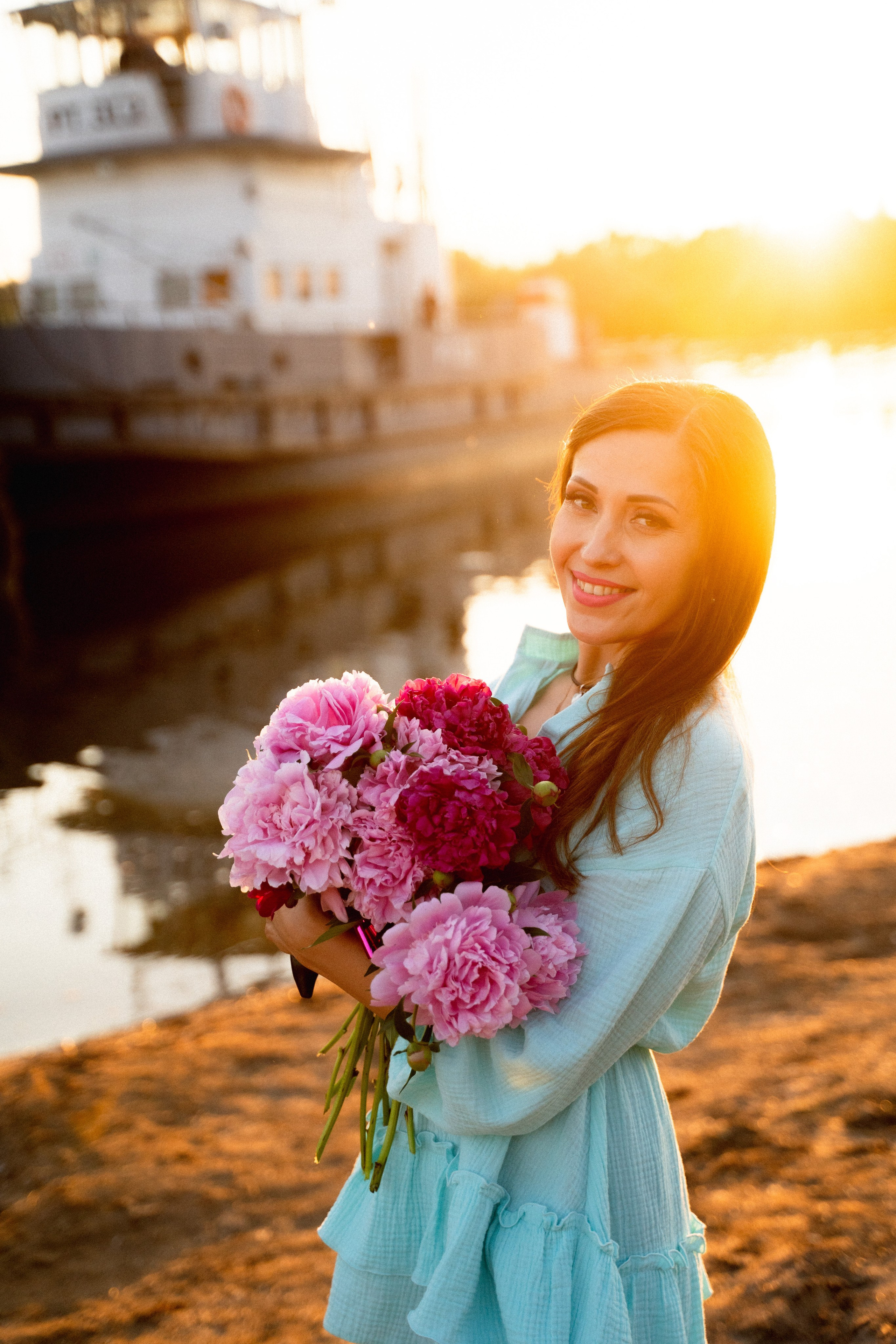 Девушки на берегу