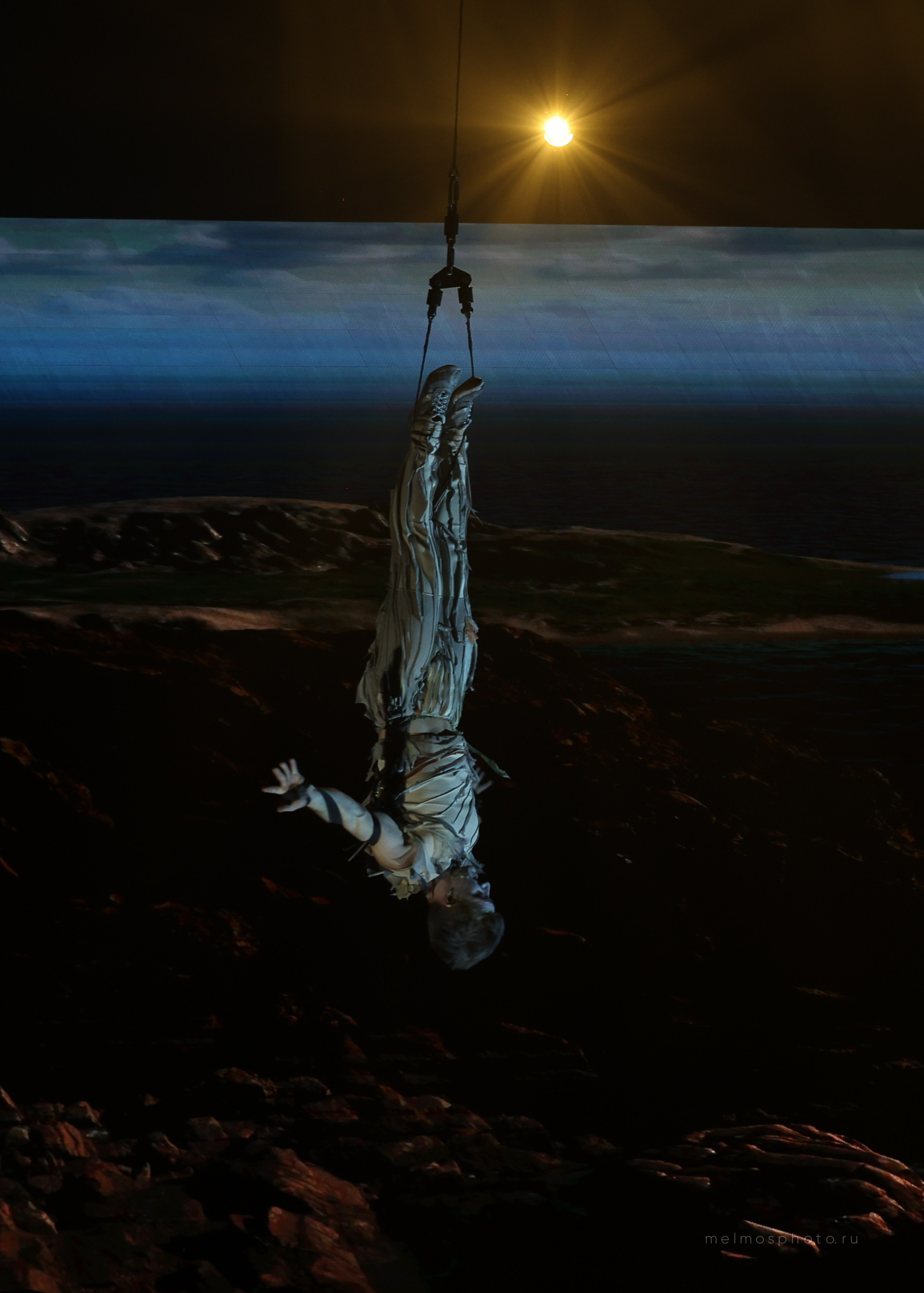 АНТИГРАВИТАЦИЯ. Репортажный, архитектурный, театральный и файн-арт фотограф Лена Мельникова в Москве