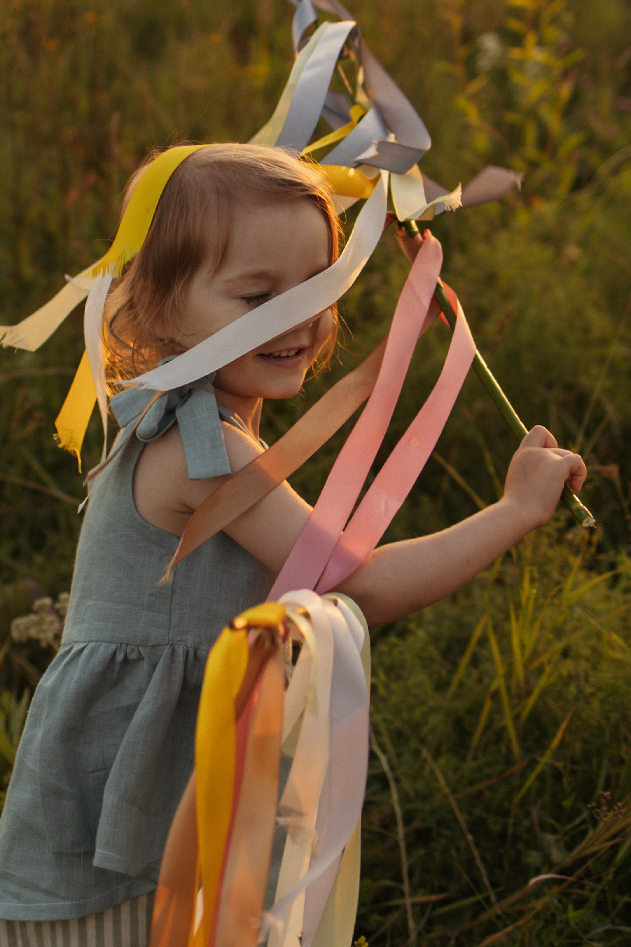 Семейная фотосессия в поле. Семейный фотограф в Москве Марина Петра