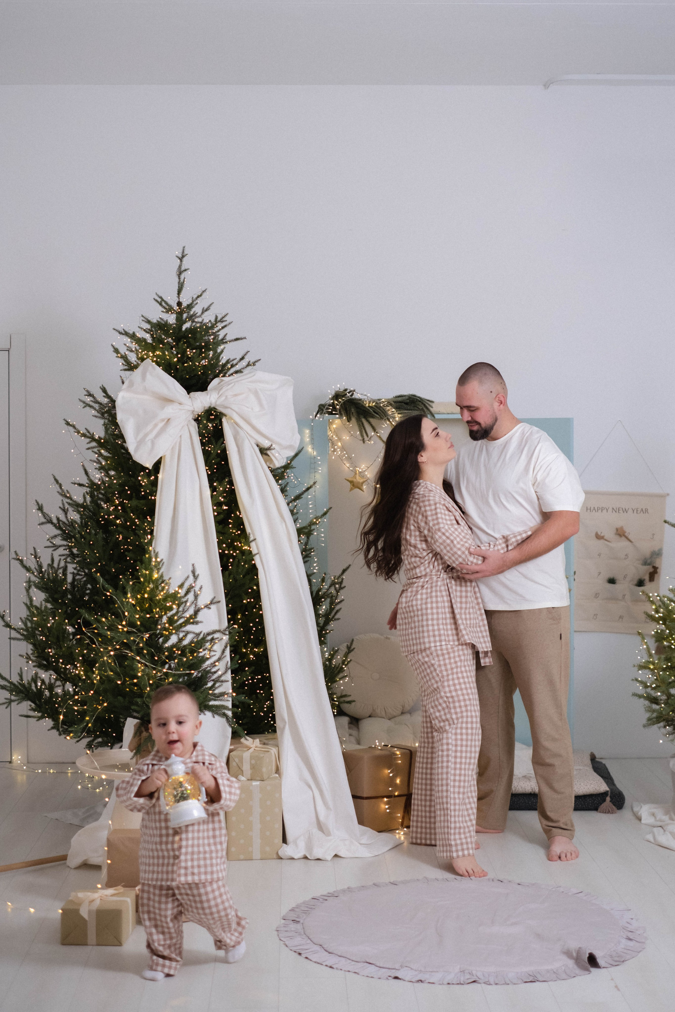 Олеся + Демид + Илья новогодняя. Свадебный и семейный фотограф г. Волгоград Биленко Ангелина