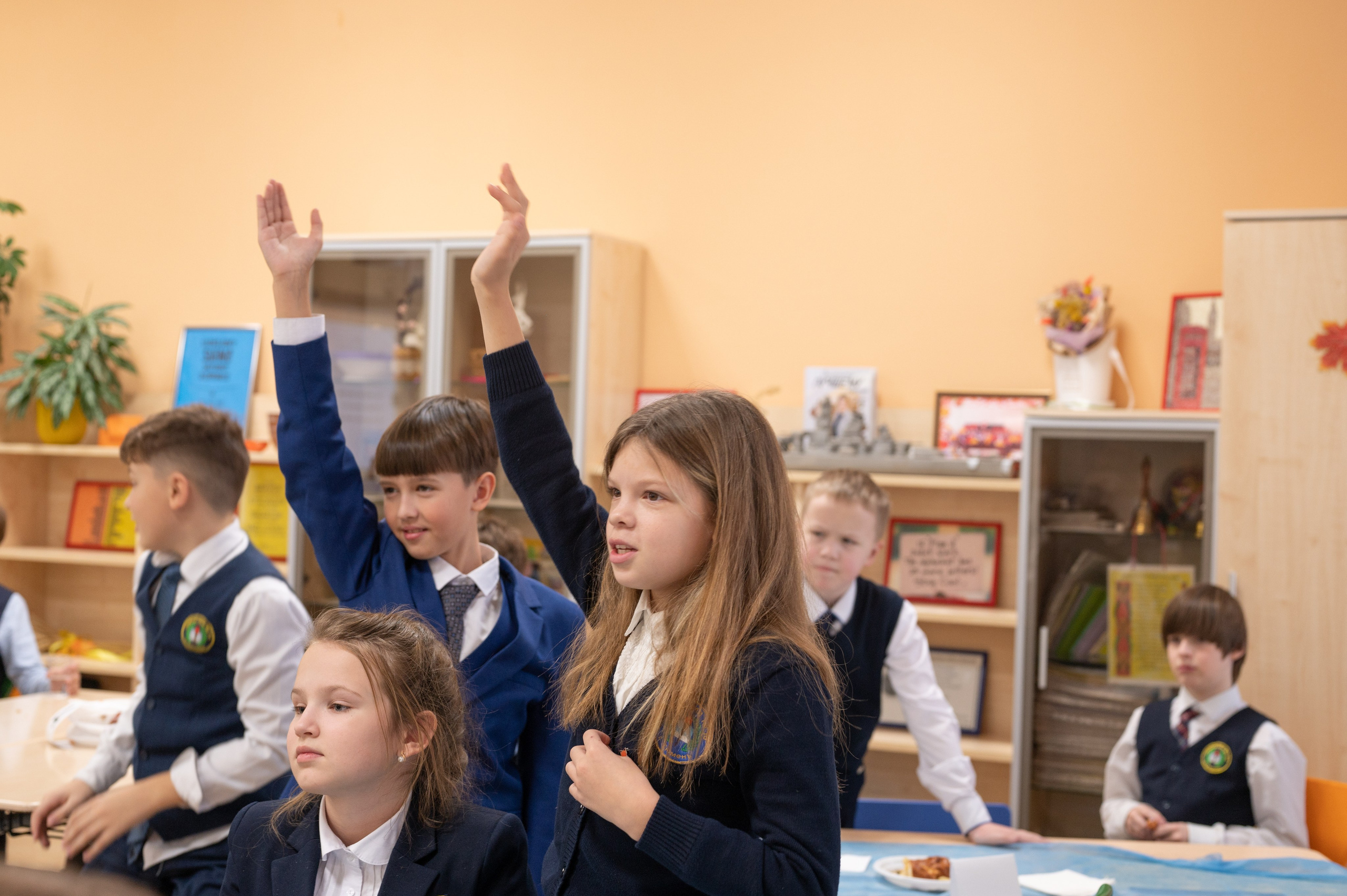 Репортаж мероприятия в классе 5Ж 16 гимназия 2024 г. Фотограф новорожденных, семейный детский в Тюмени Татьяна Морозова