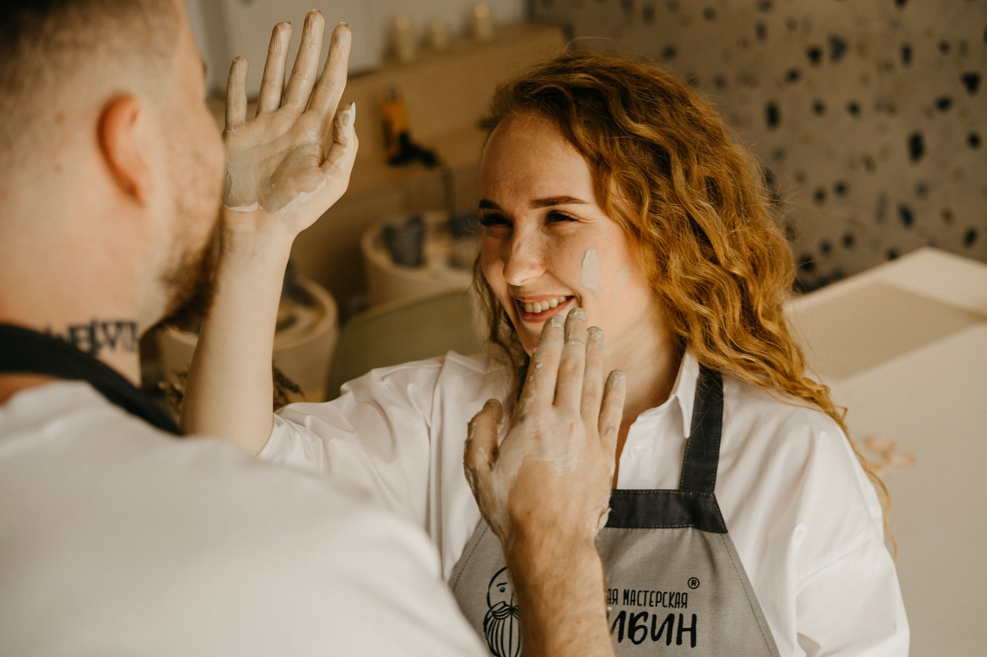 В гончарной мастерской. Свадебный фотограф Александра Тюлякова