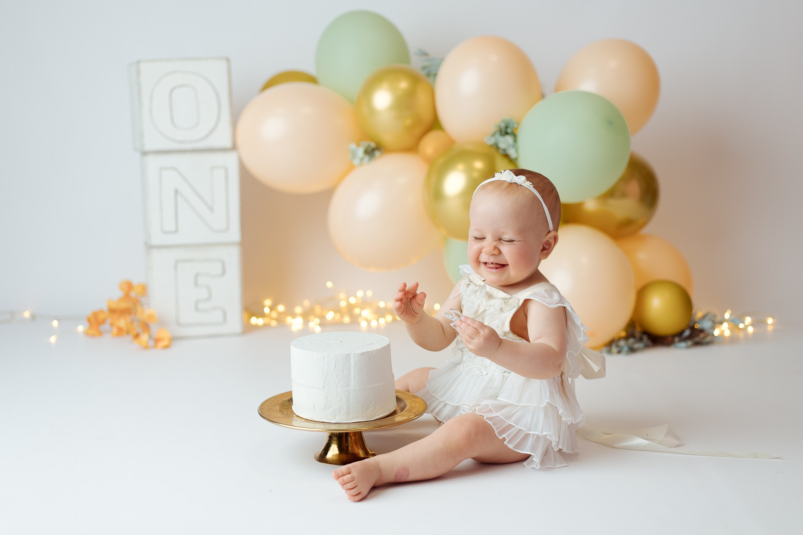 Праздничное оформление. Фотограф беременности, новорожденных Москва. годики под ключ