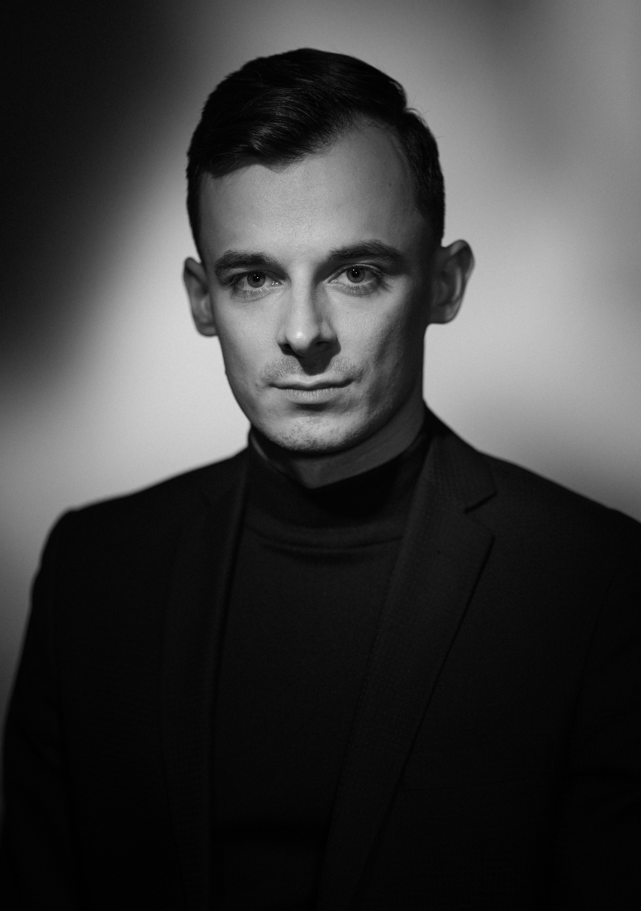 Данил Благо актер. Портретная съемка в Москве, студийный фотограф Игорь Фомин