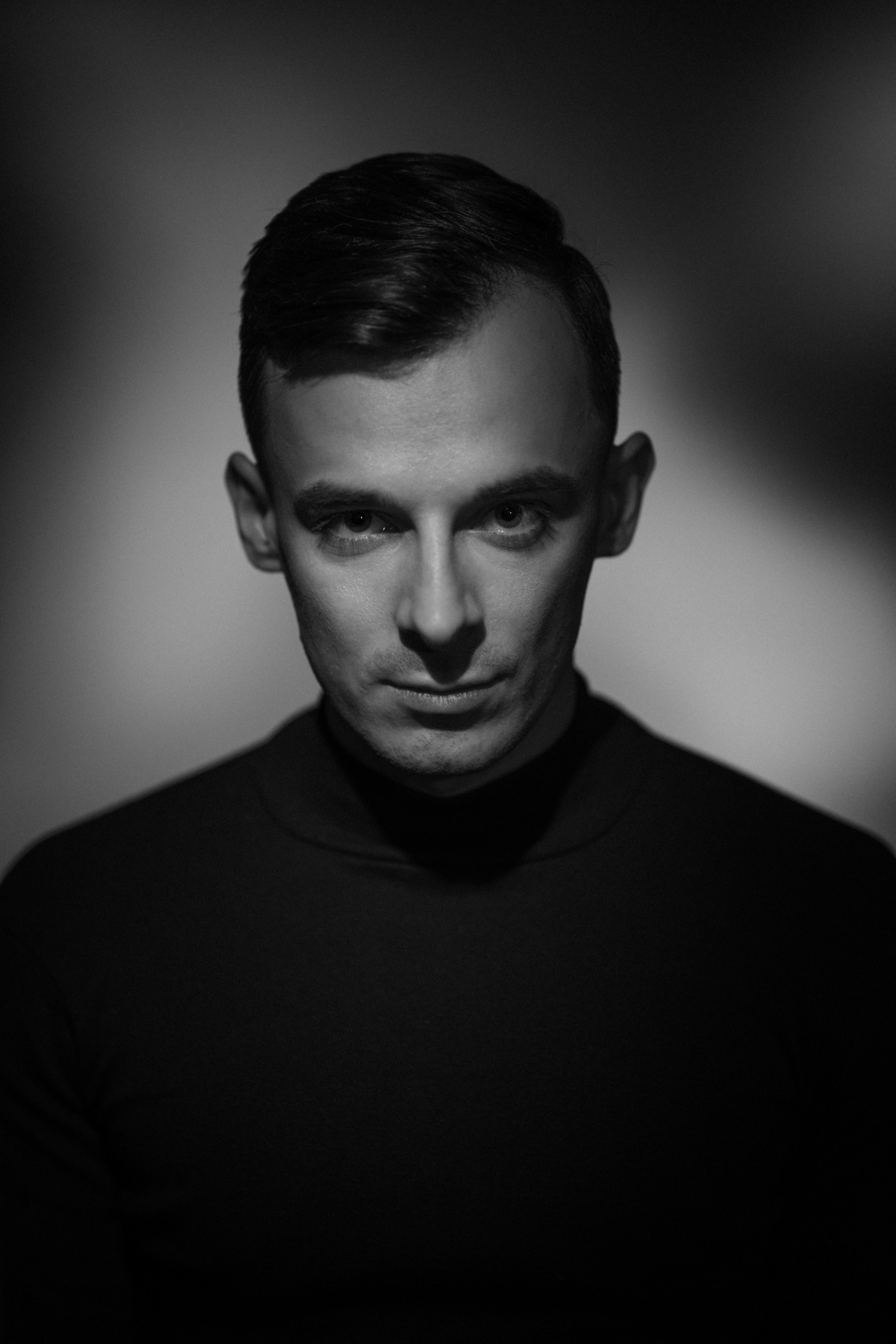 Данил Благо актер. Портретная съемка в Москве, студийный фотограф Игорь Фомин