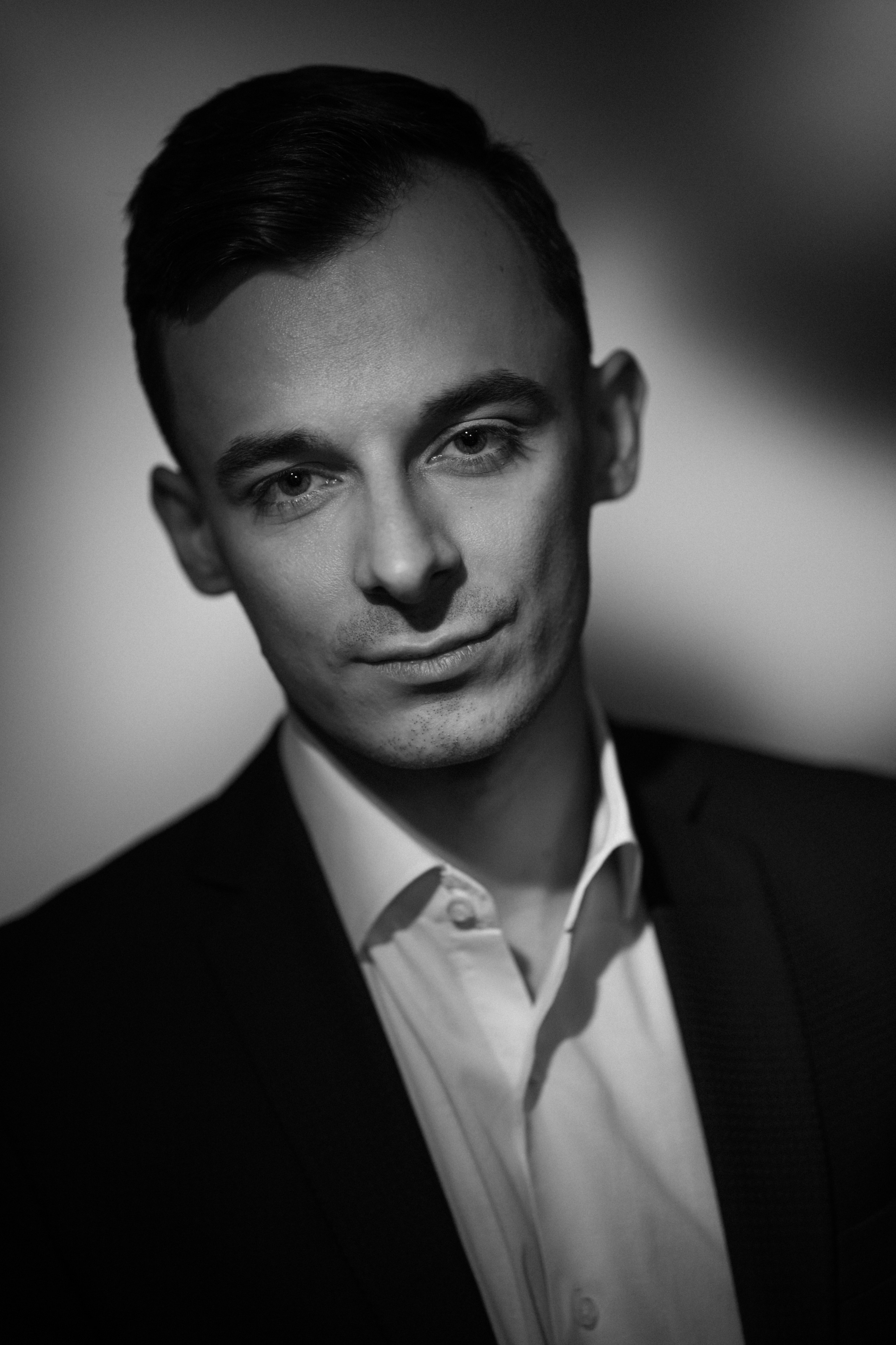 Данил Благо актер. Портретная съемка в Москве, студийный фотограф Игорь Фомин