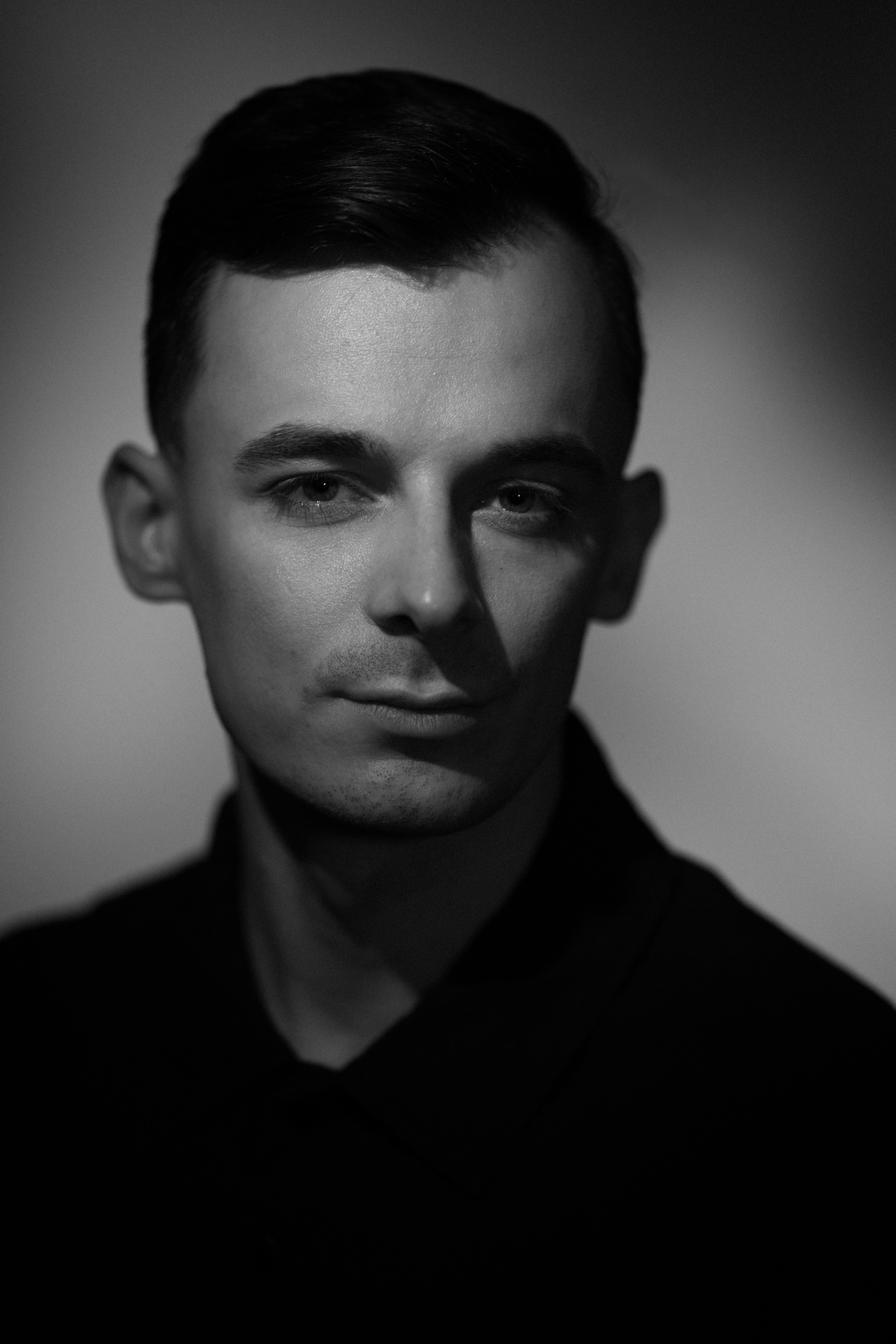 Данил Благо актер. Портретная съемка в Москве, студийный фотограф Игорь Фомин
