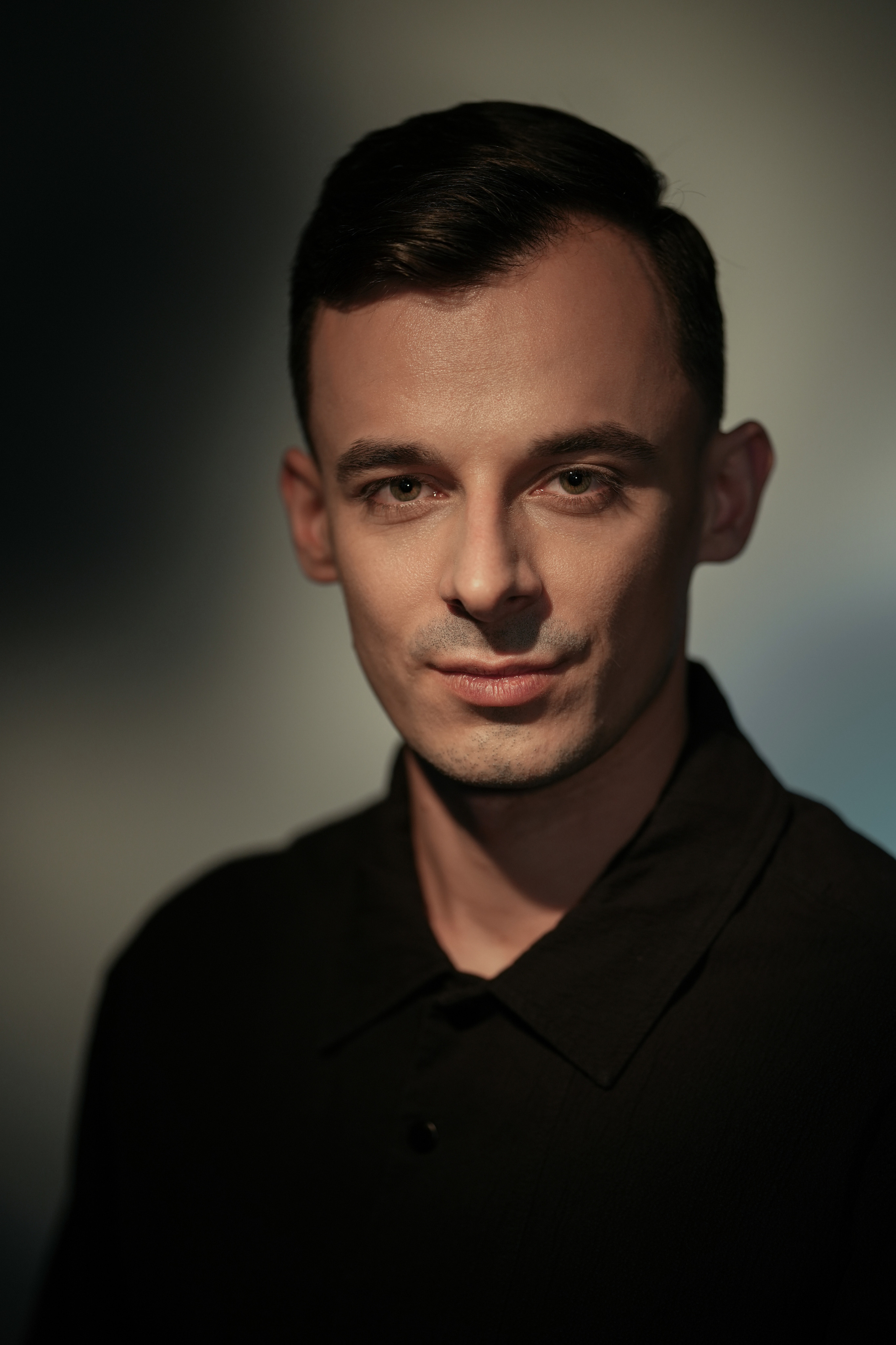 Данил Благо актер. Портретная съемка в Москве, студийный фотограф Игорь Фомин