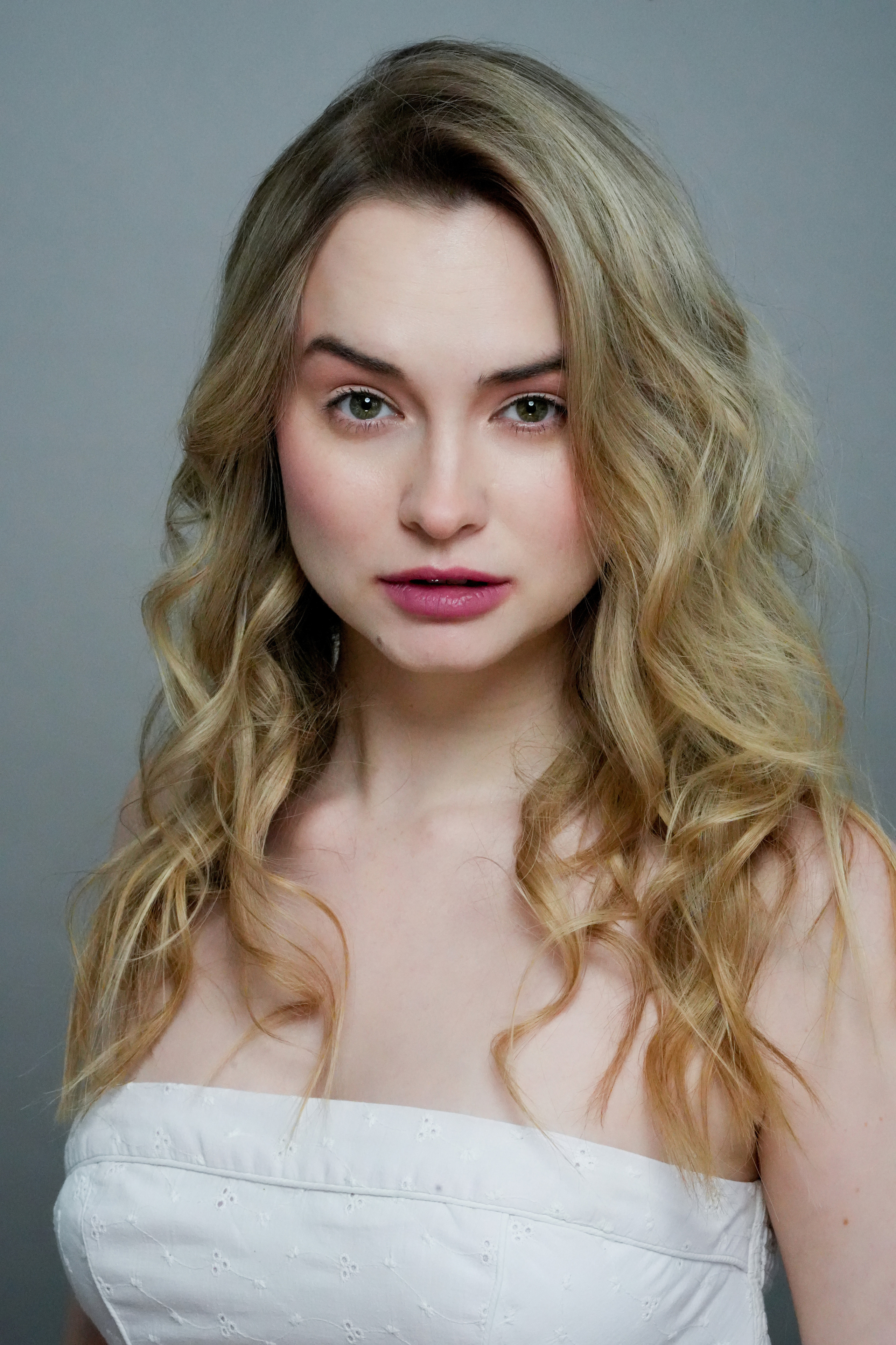 Даша Севостьянова актерское портфолио. Портретная съемка в Москве, студийный фотограф Игорь Фомин