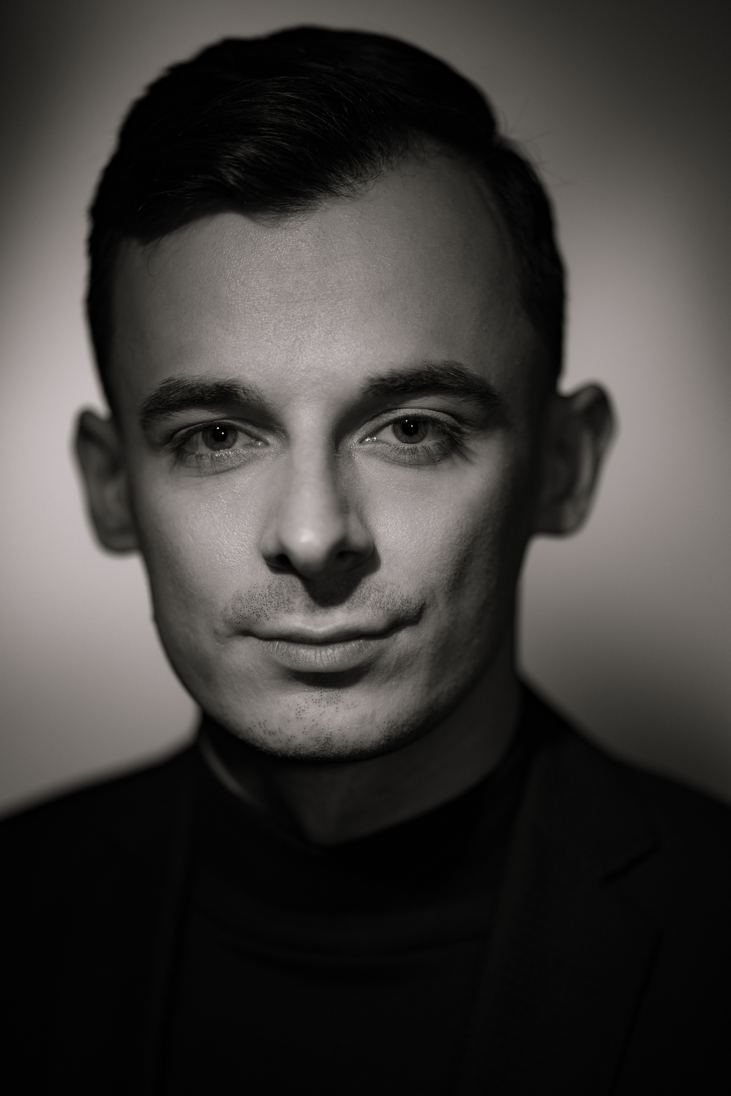 Данил Благо актер. Портретная съемка в Москве, студийный фотограф Игорь Фомин