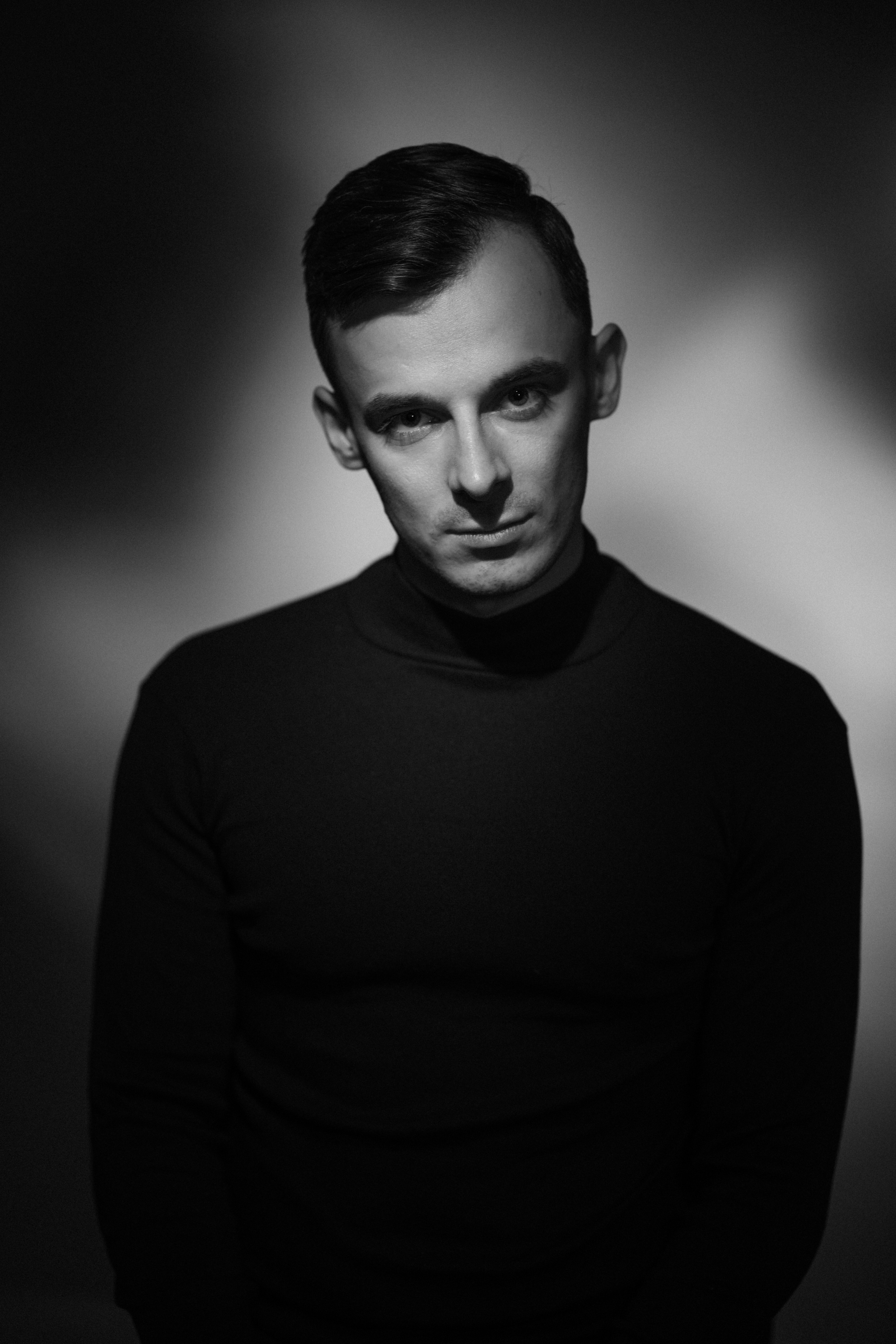 Данил Благо актер. Портретная съемка в Москве, студийный фотограф Игорь Фомин