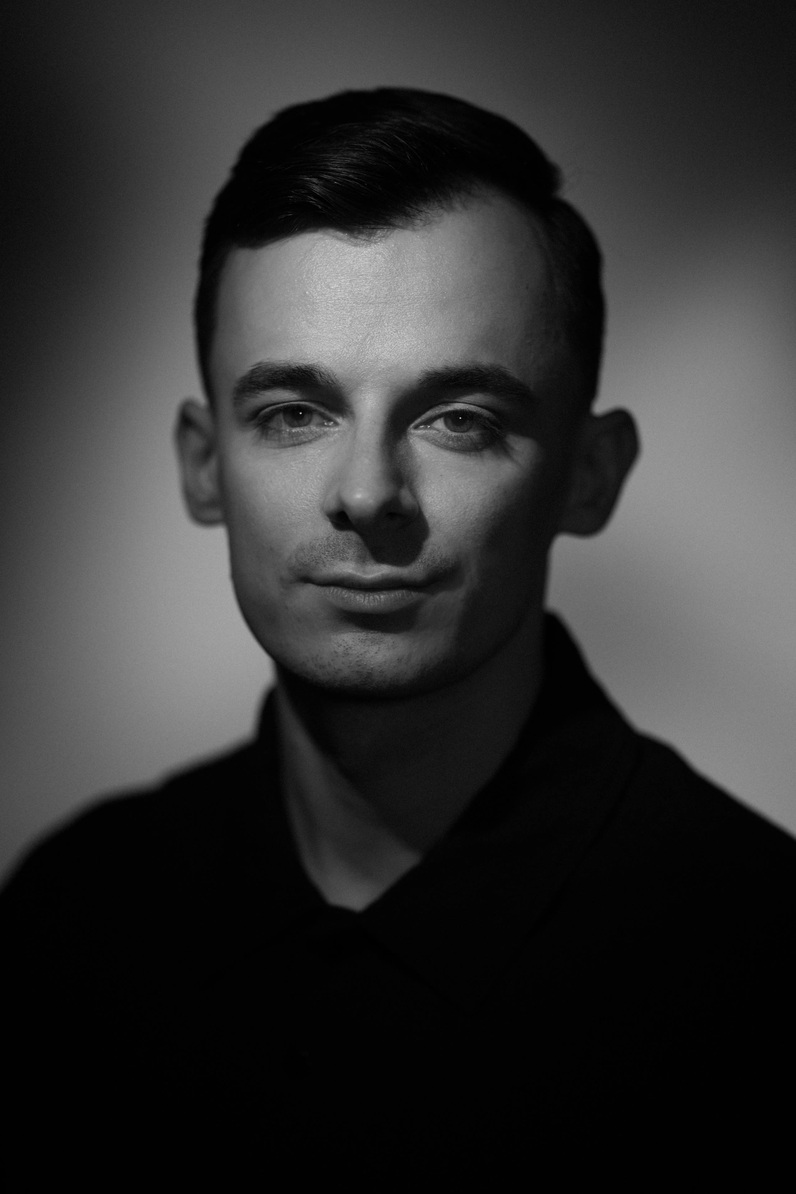 Данил Благо актер. Портретная съемка в Москве, студийный фотограф Игорь Фомин