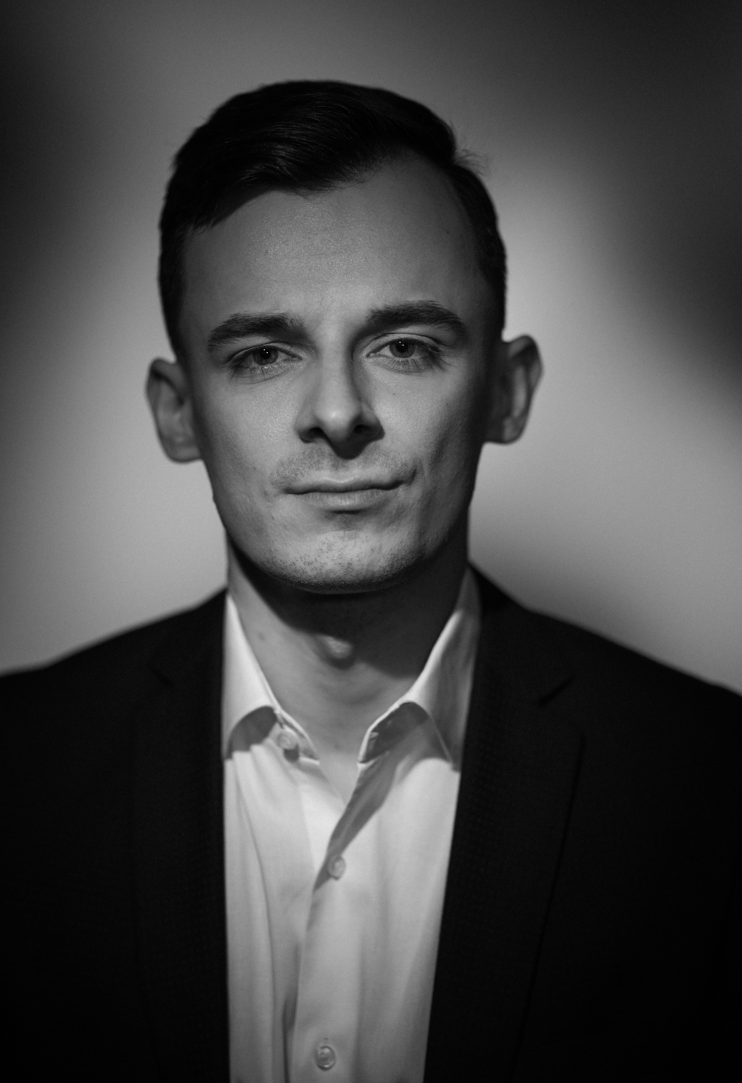 Данил Благо актер. Портретная съемка в Москве, студийный фотограф Игорь Фомин
