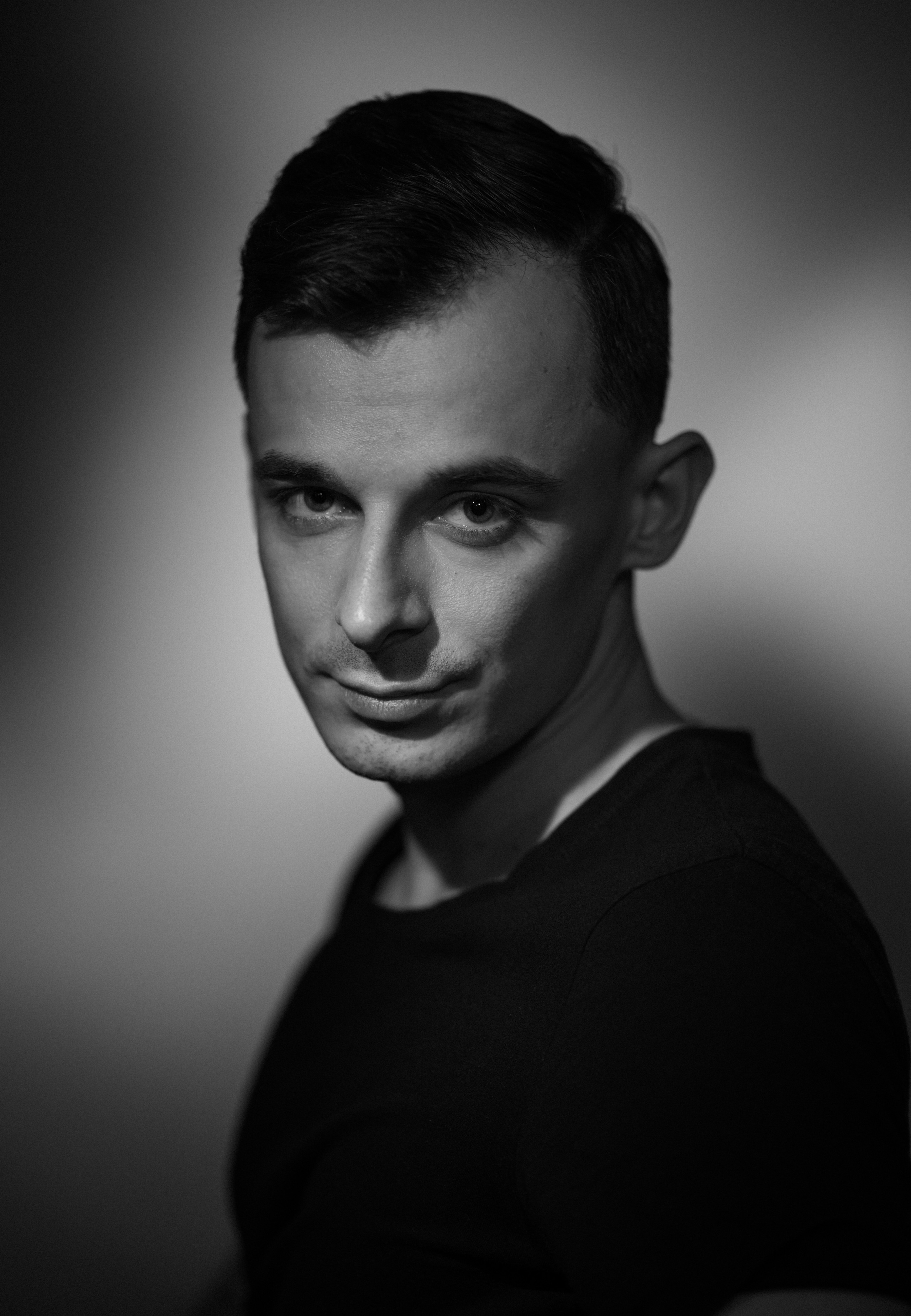 Данил Благо актер. Портретная съемка в Москве, студийный фотограф Игорь Фомин