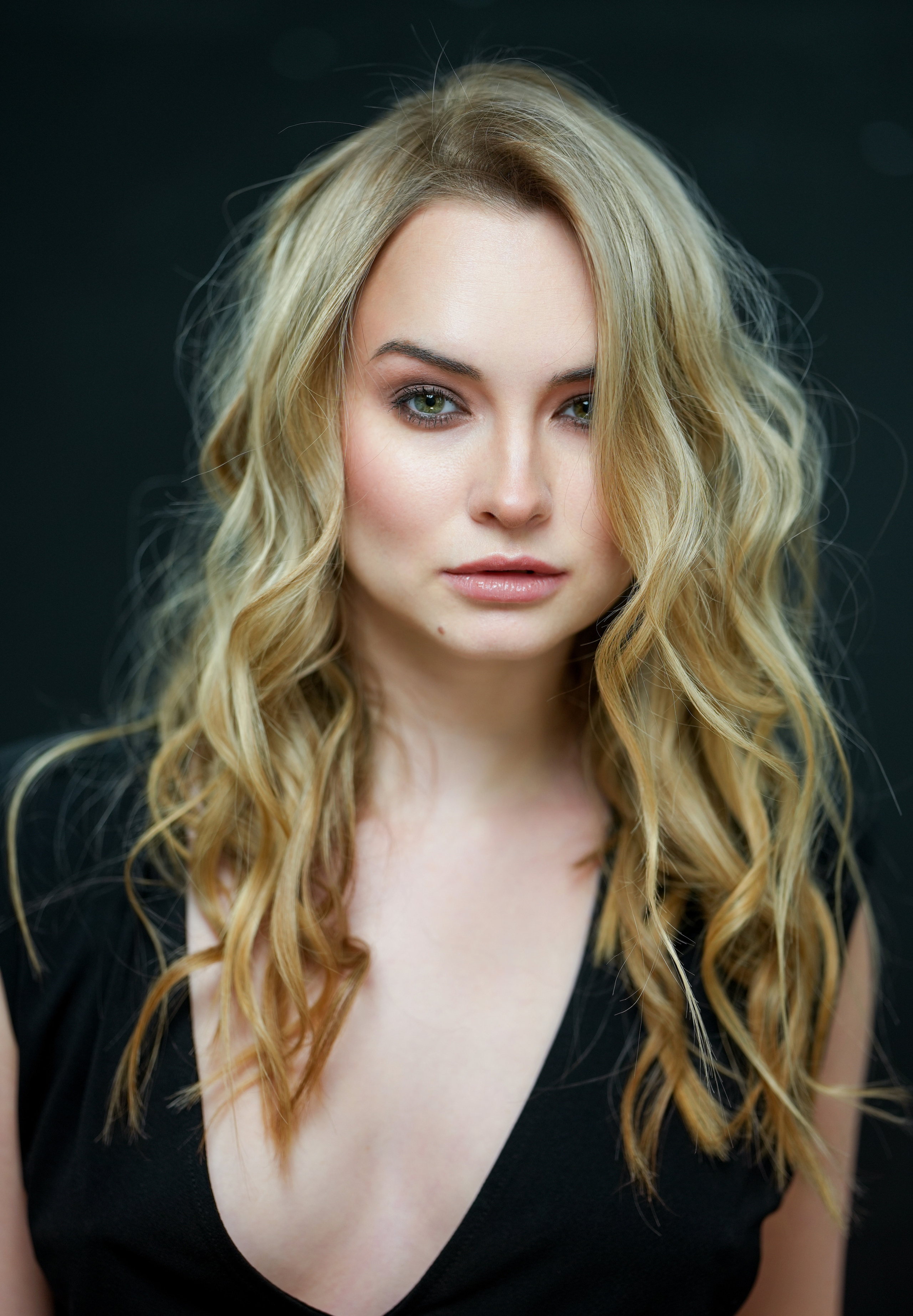 Даша Севостьянова актерское портфолио. Портретная съемка в Москве, студийный фотограф Игорь Фомин