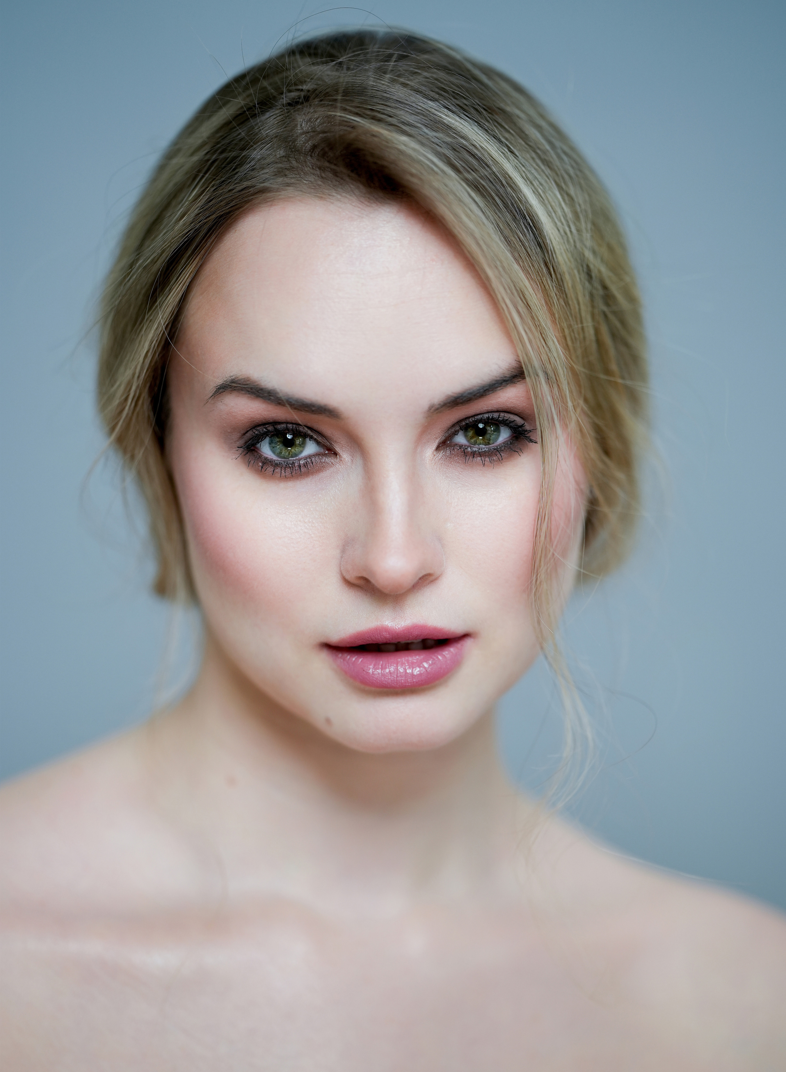 Даша Севостьянова актерское портфолио. Портретная съемка в Москве, студийный фотограф Игорь Фомин