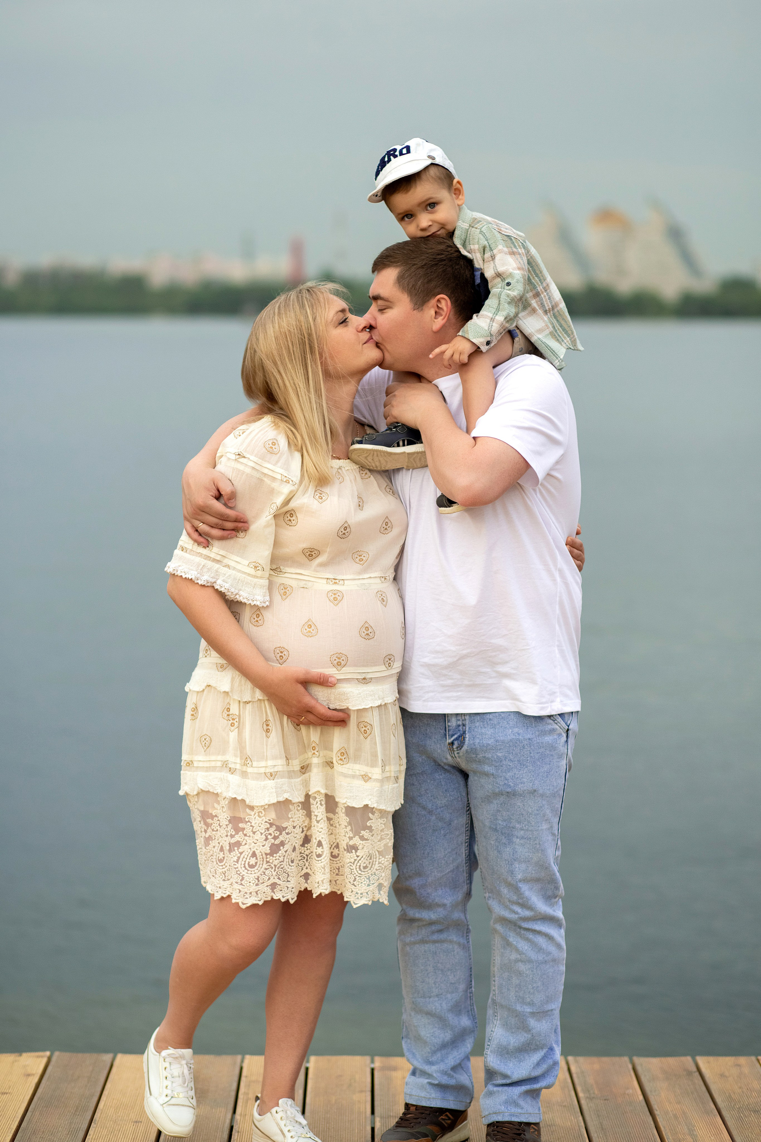 Семейная фотосессия — прогулка по набережной. Вера Соколова фотограф Воронеж