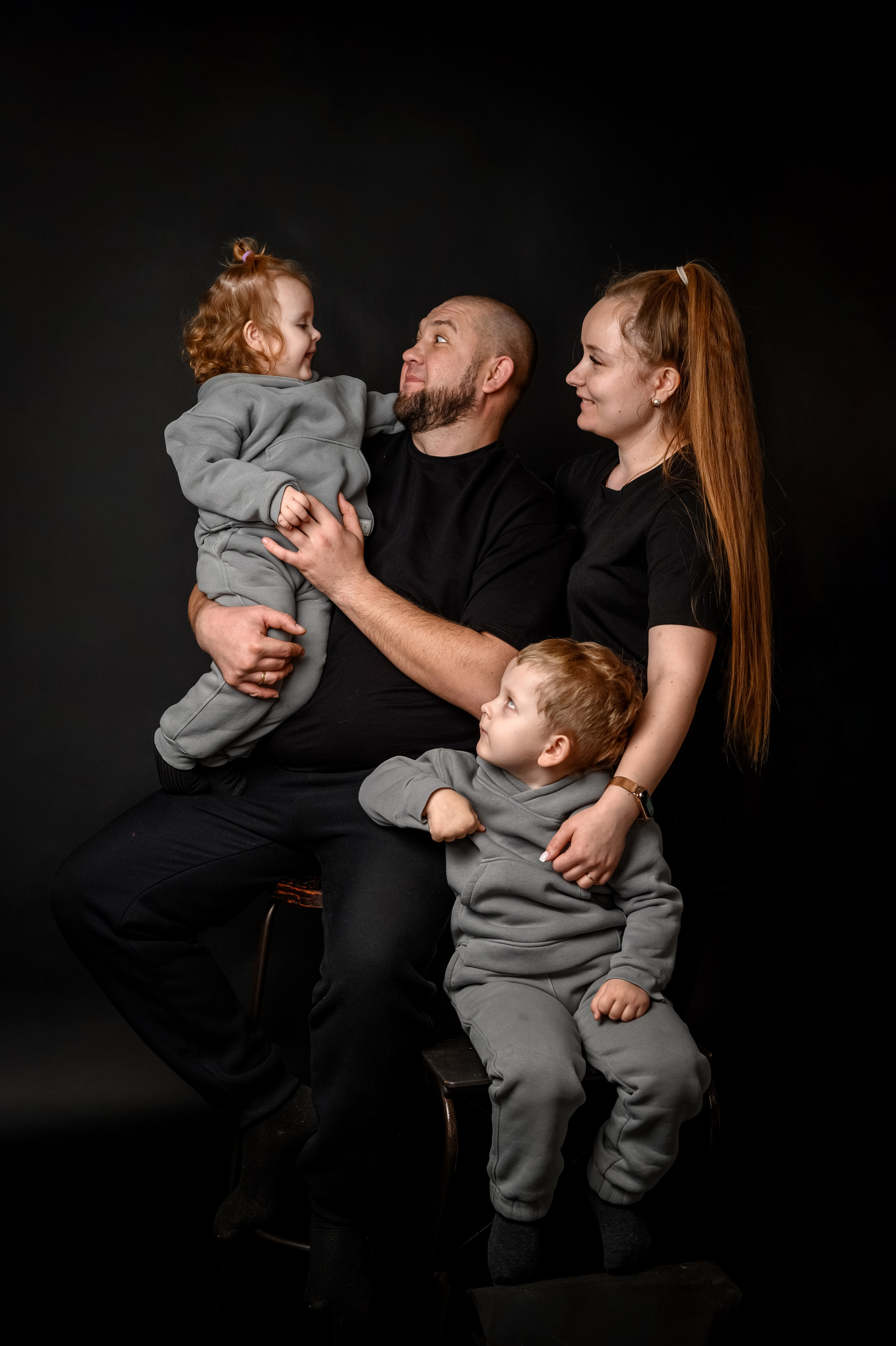 На черном фоне. Семейный и детский фотограф в Канске и Канском р-не, Красноярск и