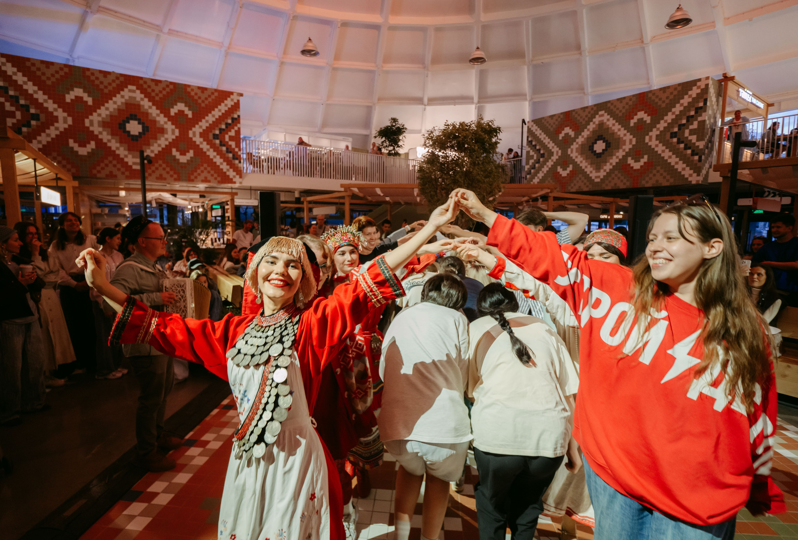 Московский рынок. Солнцестояние / 2025. Саша Копылов, фотограф в Казани