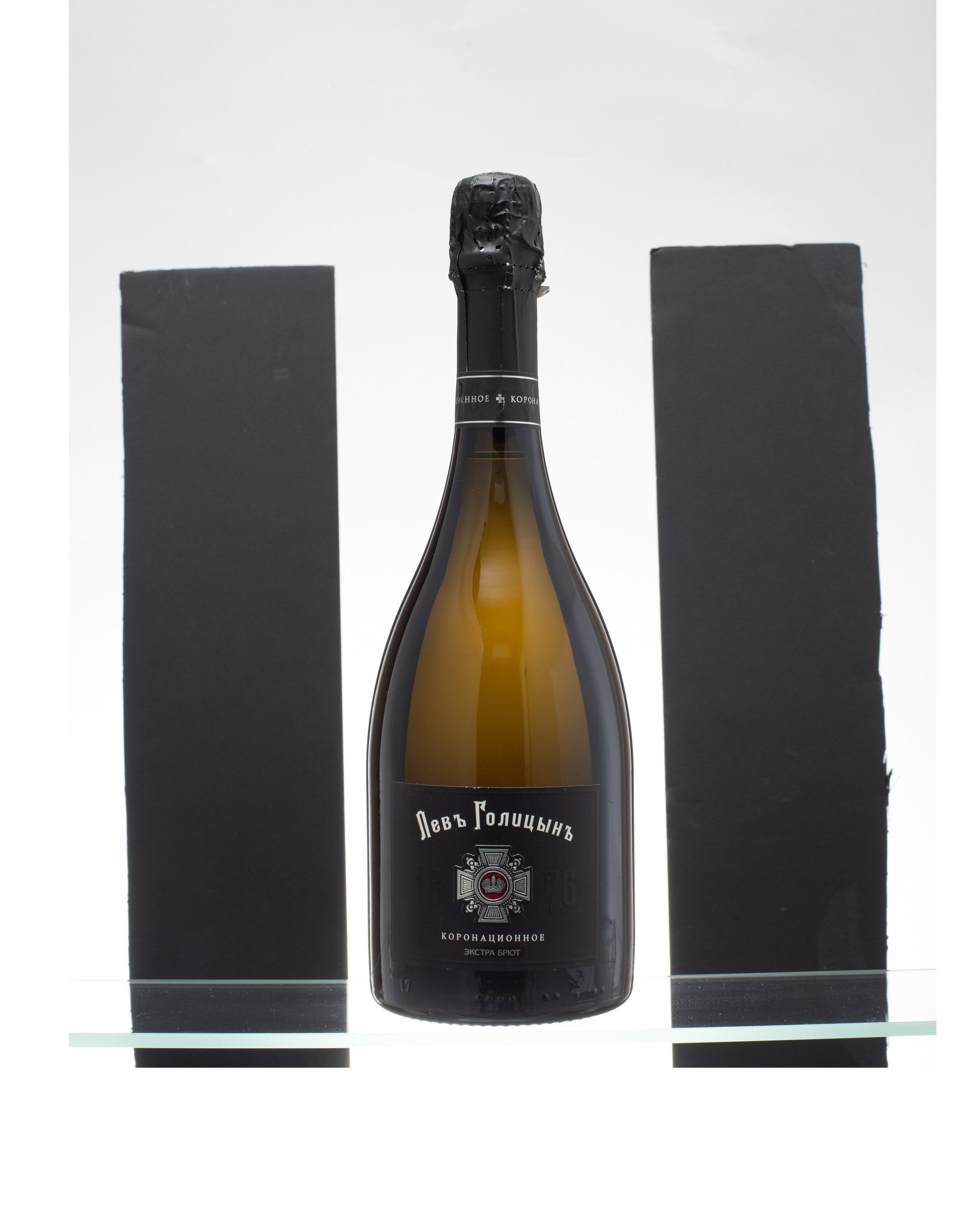 BEFORE / AFTER. RETOUCHER / Beauty / Product / Fashion / Commercial