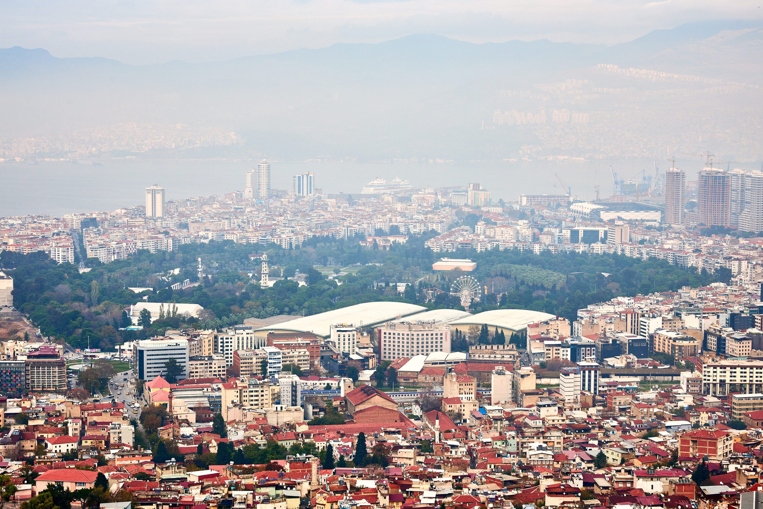 Измир. Фото департамент круизного лайнера Астория Гранде