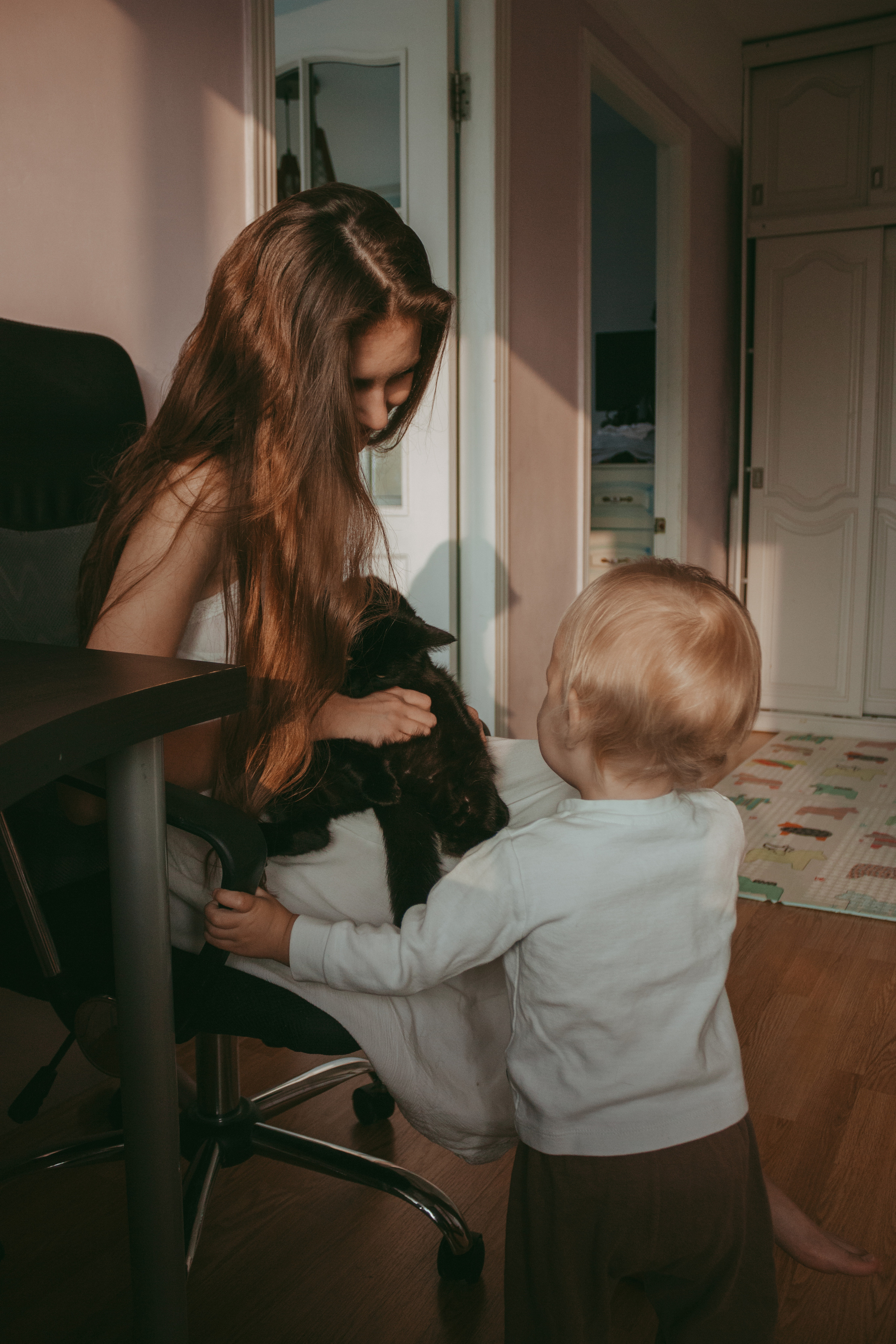 Детская фотосессия — Дома. Детский лайфстайл фотограф в городе Омске Ольга Калло