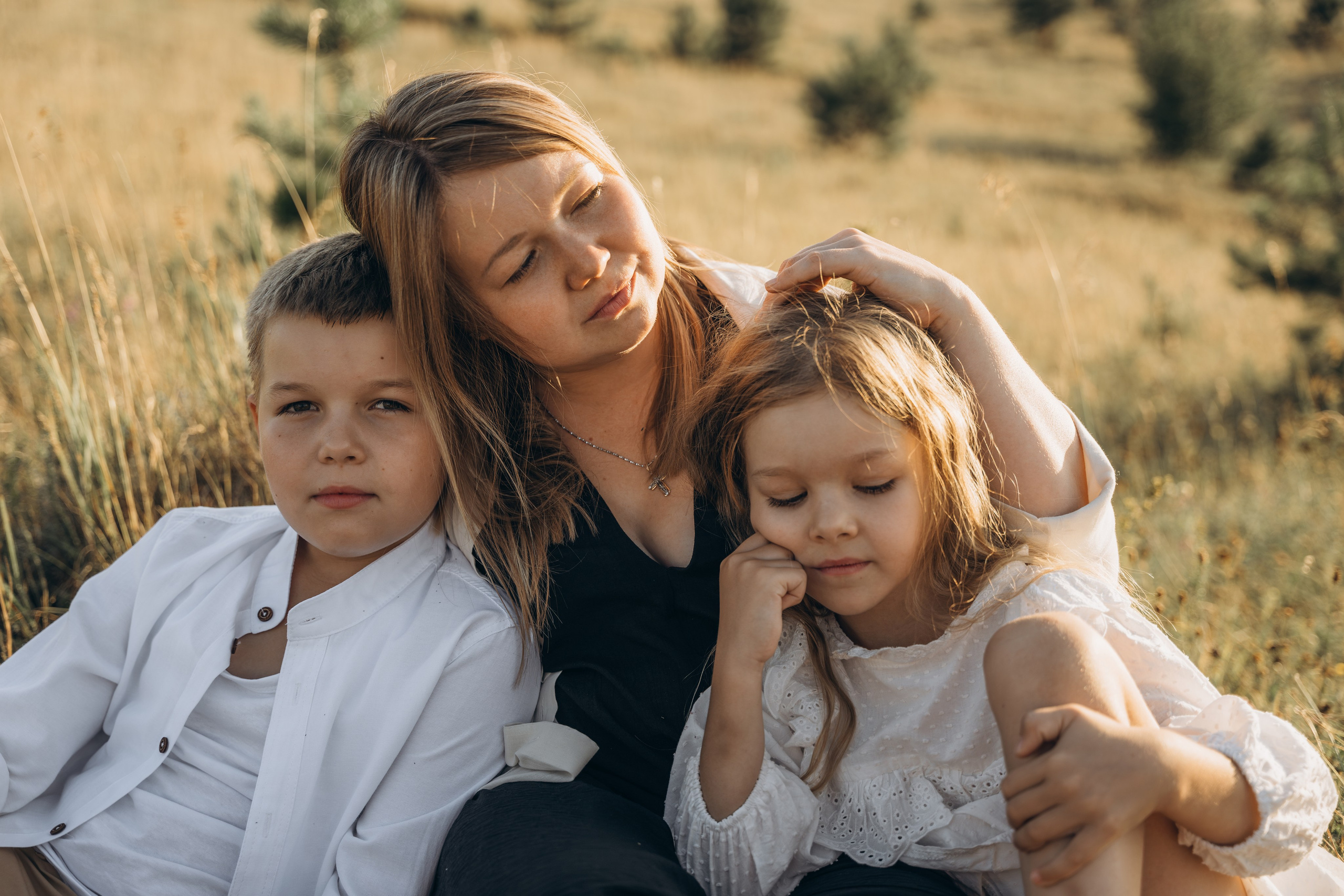 Летний луг, закат. Семейный фотограф Москва. Фотограф беременности и материнства Москва