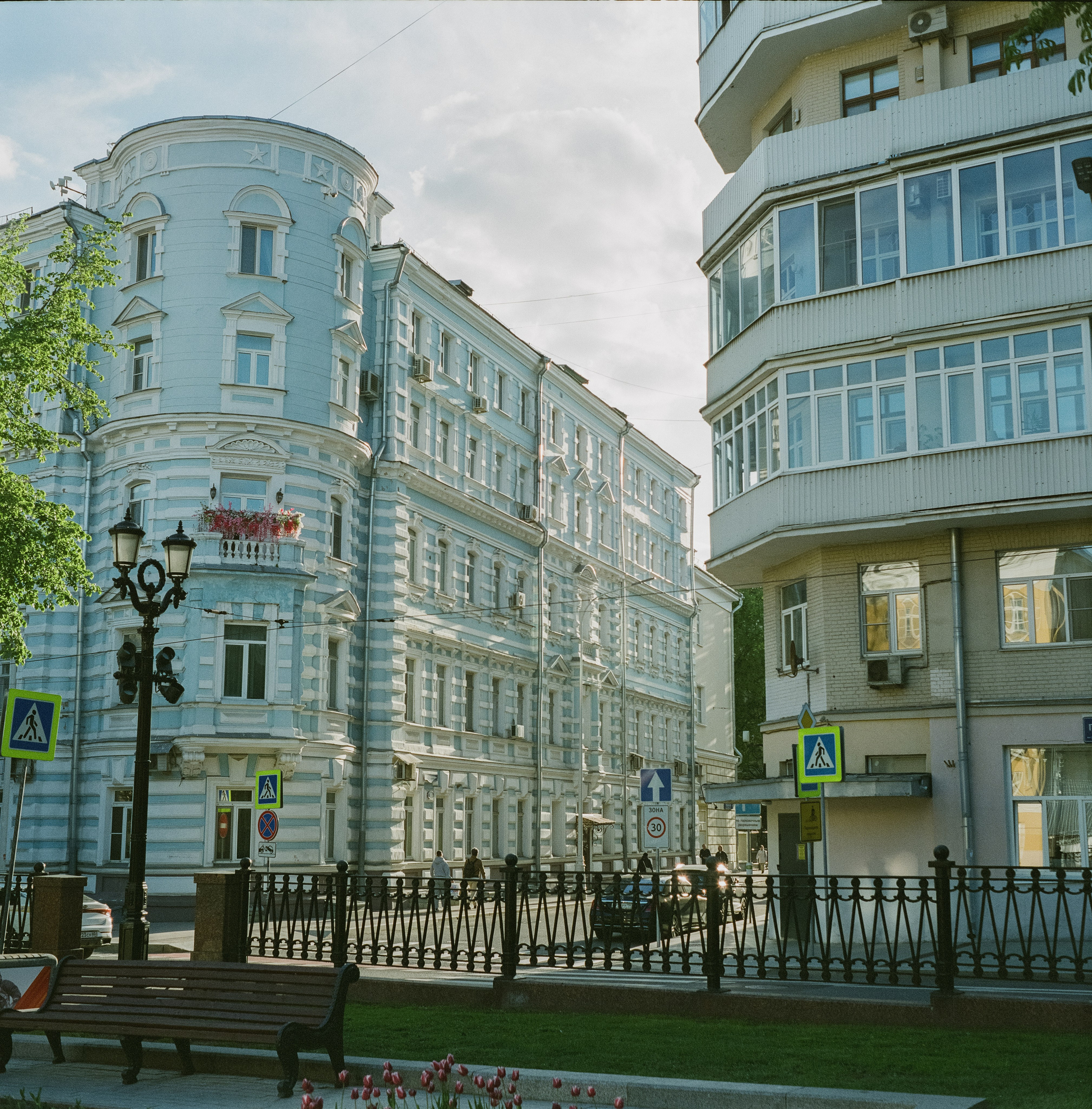 Super Fujica-6 | Fujicolor Pro 400H | Покровка, Лубянка и окрестности 6 мая 2025 года