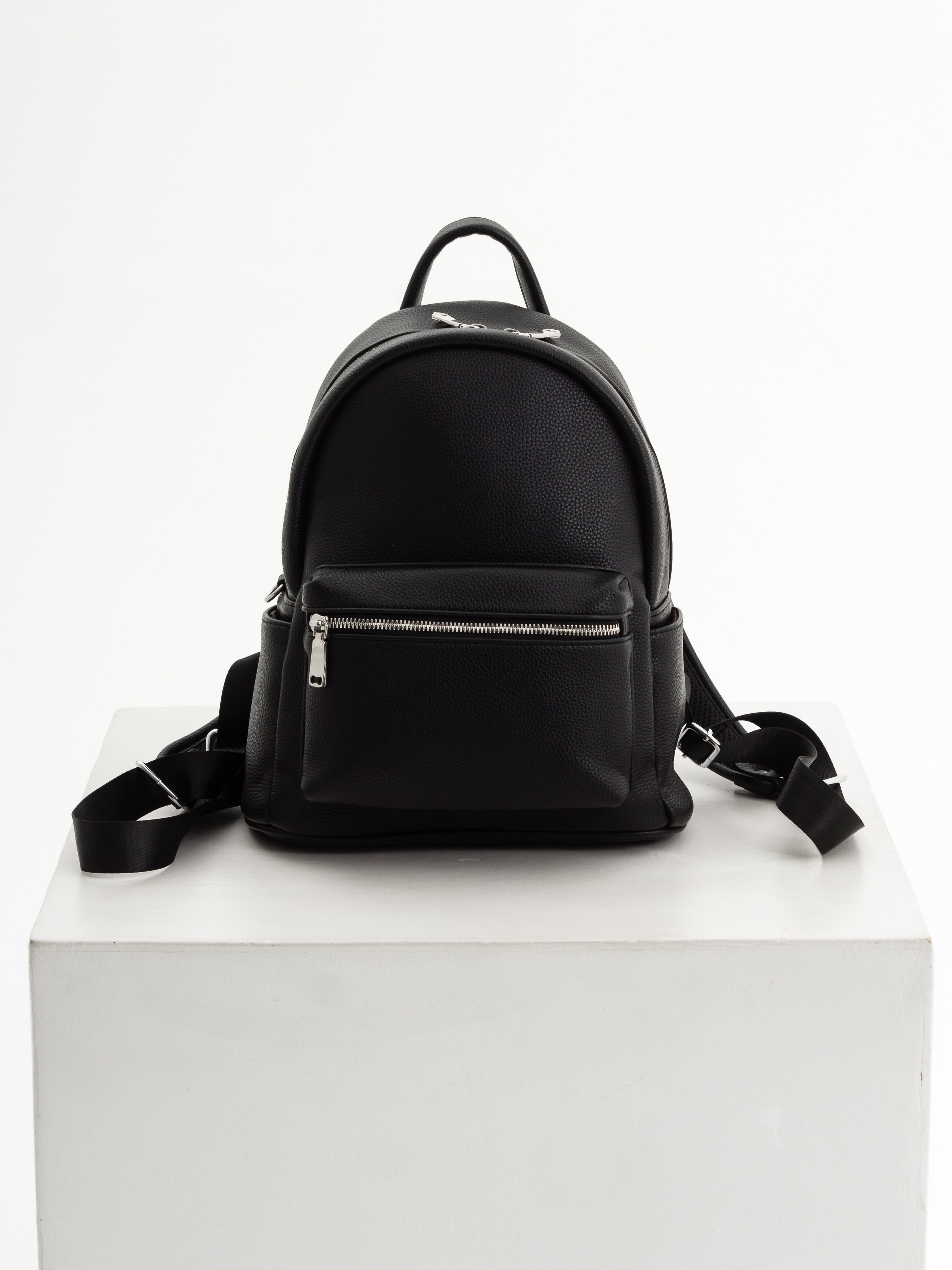 Съемка женского рюкзака для маркетплейсов озон и валберис. Фотограф Оксана Токарева Ижевск