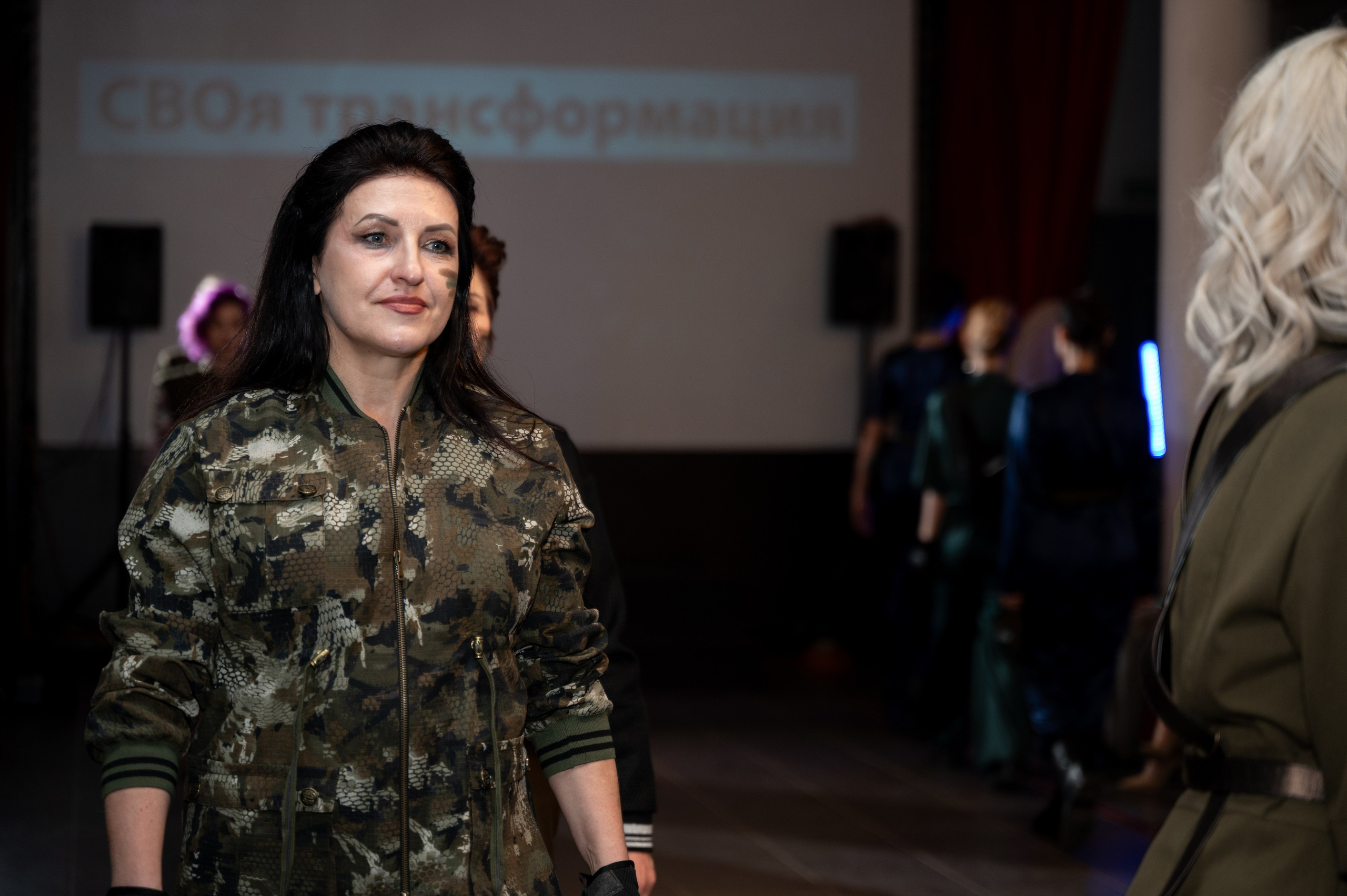 Закрытый показ милитари «Своя трансформация» дизайнера Юлии Бойченко | 24.04.2025. Фотограф в Омске Елизавета Кириллова
