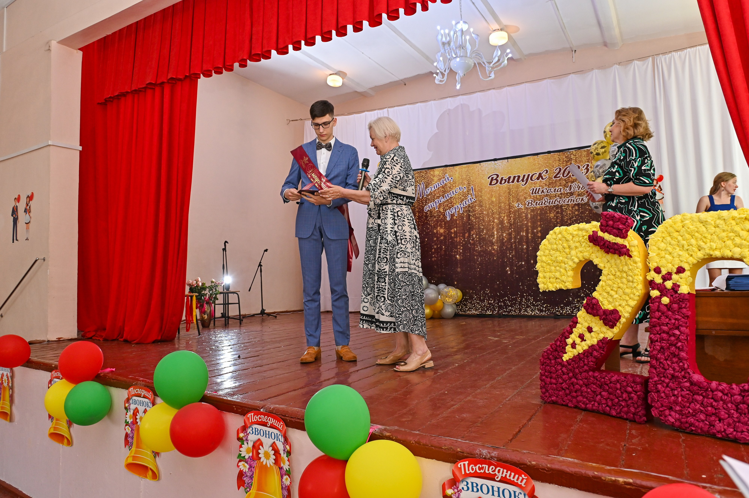 Выпускной школа 48. Семейный и свадебный фотограф во Владивостоке