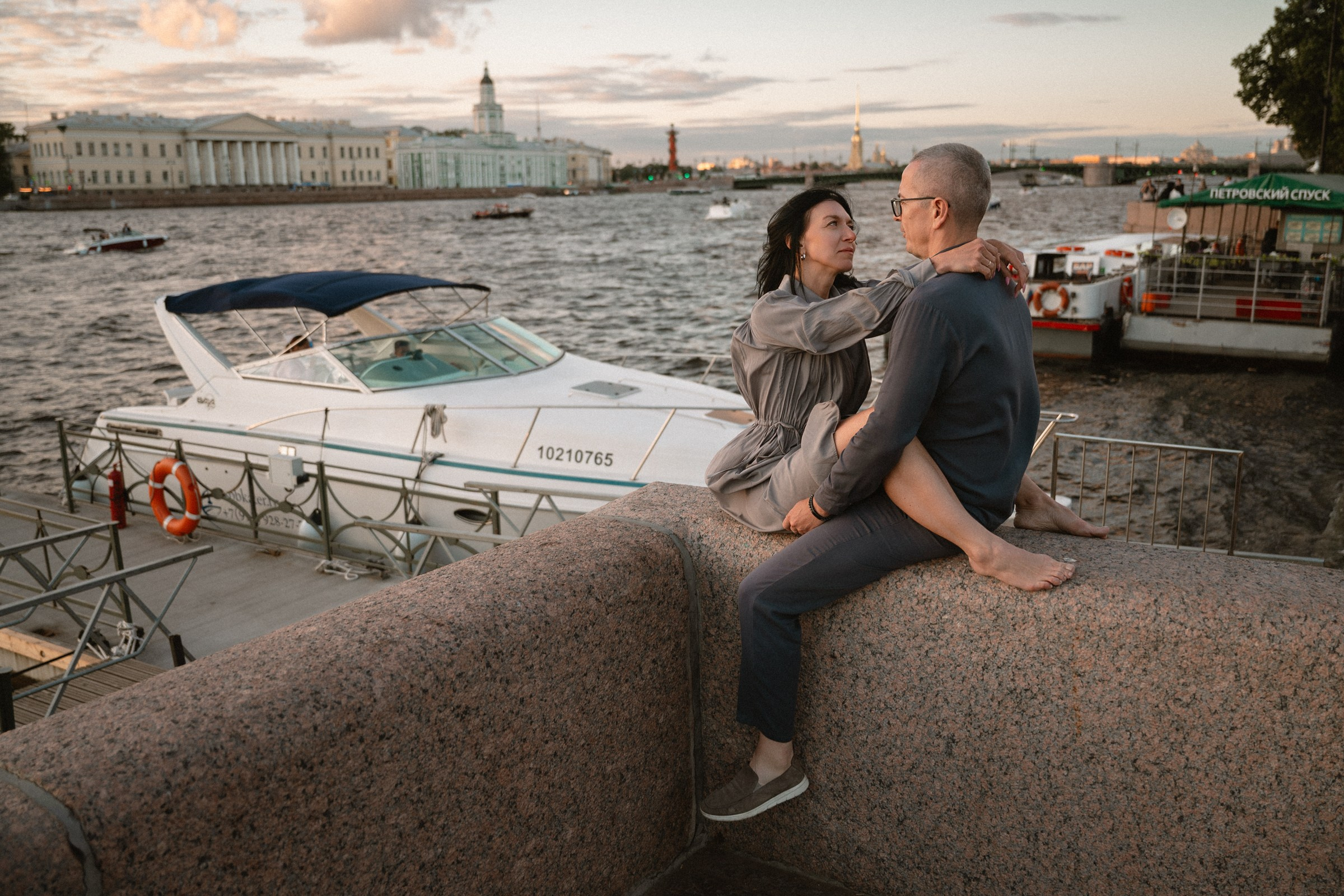 романтическая фотосессия пары в центре Санкт-Петербурга