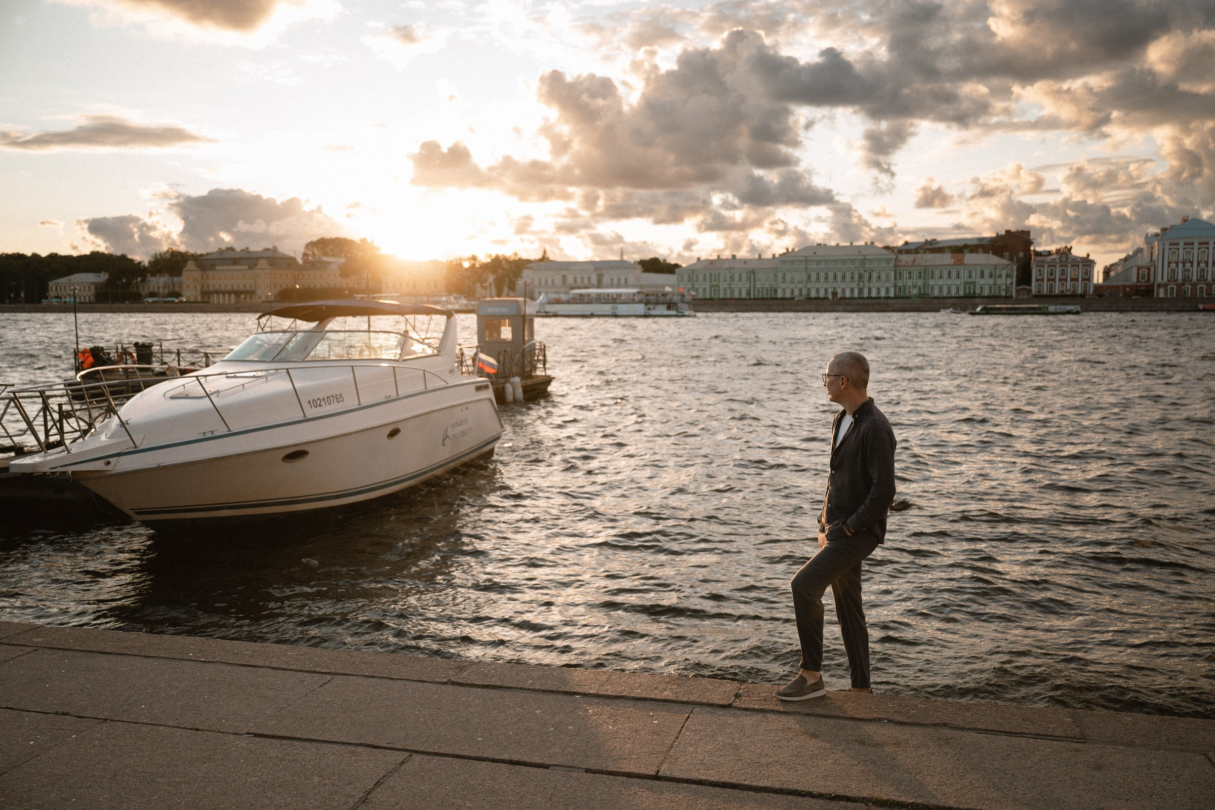 романтическая фотосессия пары в центре Санкт-Петербурга
