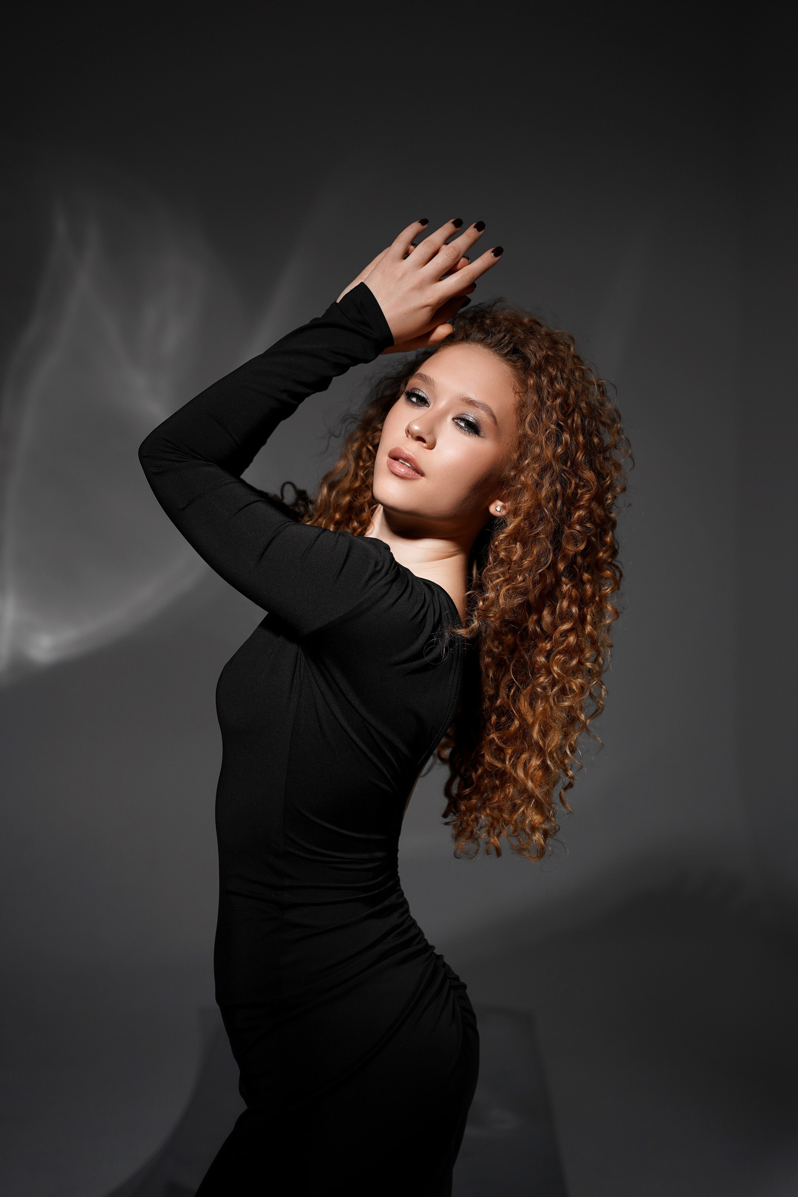 Фотосессия на циклораме с зеркалом. Свадебный фотограф в Ростове-на-Дону. Таинство Крещения и Венчания, семейные фотосессии. Алёна Чёботова