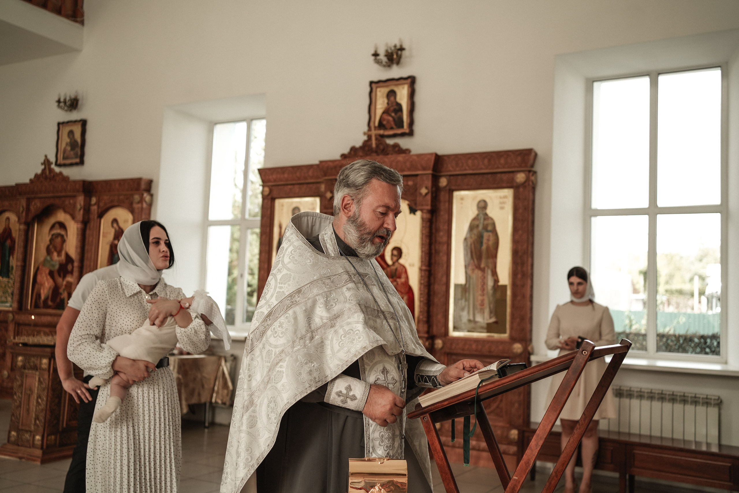 Таинство Крещения в Успенском храме. Свадебный фотограф в Ростове-на-Дону. Таинство Крещения и Венчания, семейные фотосессии. Алёна Чёботова