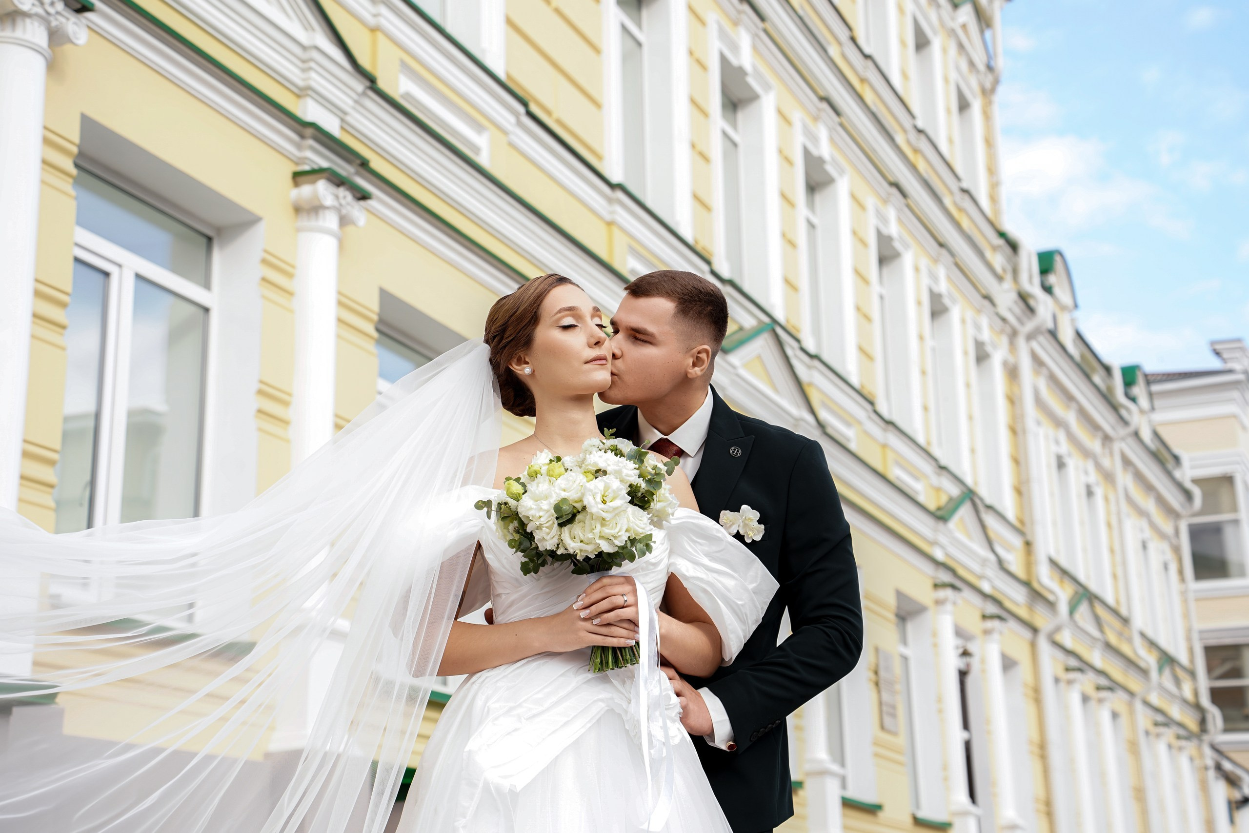 Свадебная фотосессия на Станиславского в районе собора Рождества Богородицы. Фотограф в Ростове-на-Дону Алёна Чёботова. Свадебный фотограф в Ростове-на-Дону. Таинство Крещения и Венчания, семейные фотосессии. Алёна Чёботова