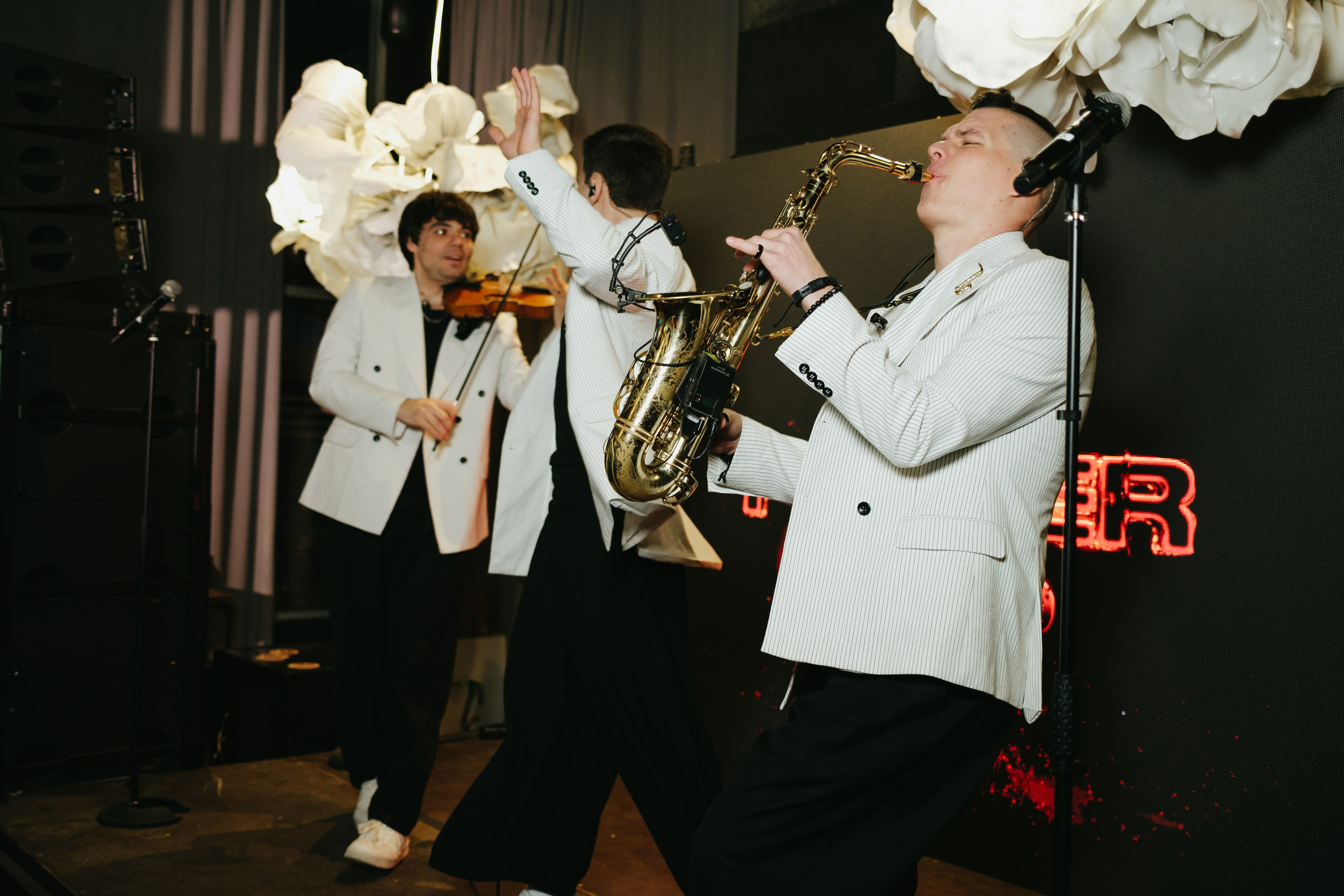 Корпоратив в Сириусу (Адлер) 10 лет компании. Свадебный фотограф Денис Ожигин в Краснодаре и крае. Эмоциональная и стильная съемка вашего дня