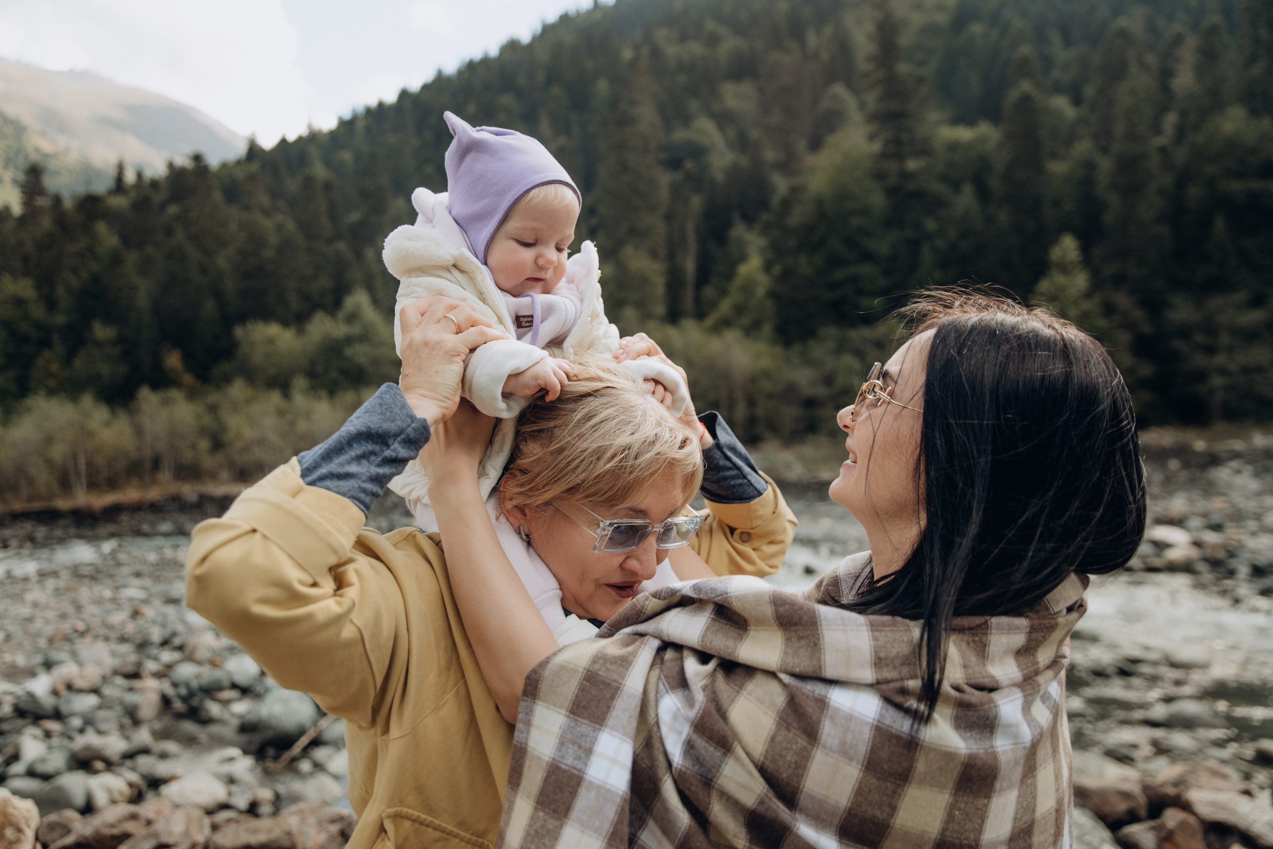 Юля с семьей, Домбай. Портфолио