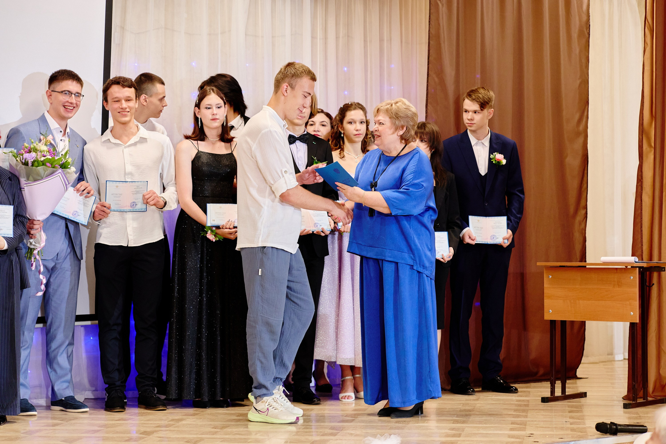 Выпускной 35 Сош. Фотограф Выпускные альбомы Таганрог Сергей Коробченко