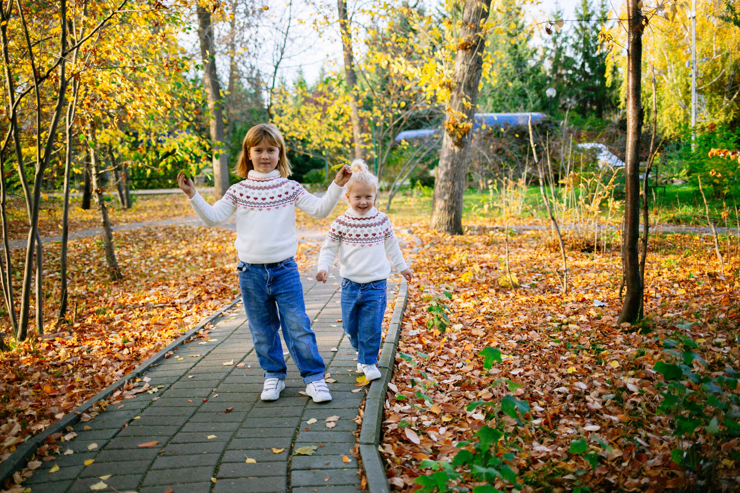 Юля, Анюта, Есения