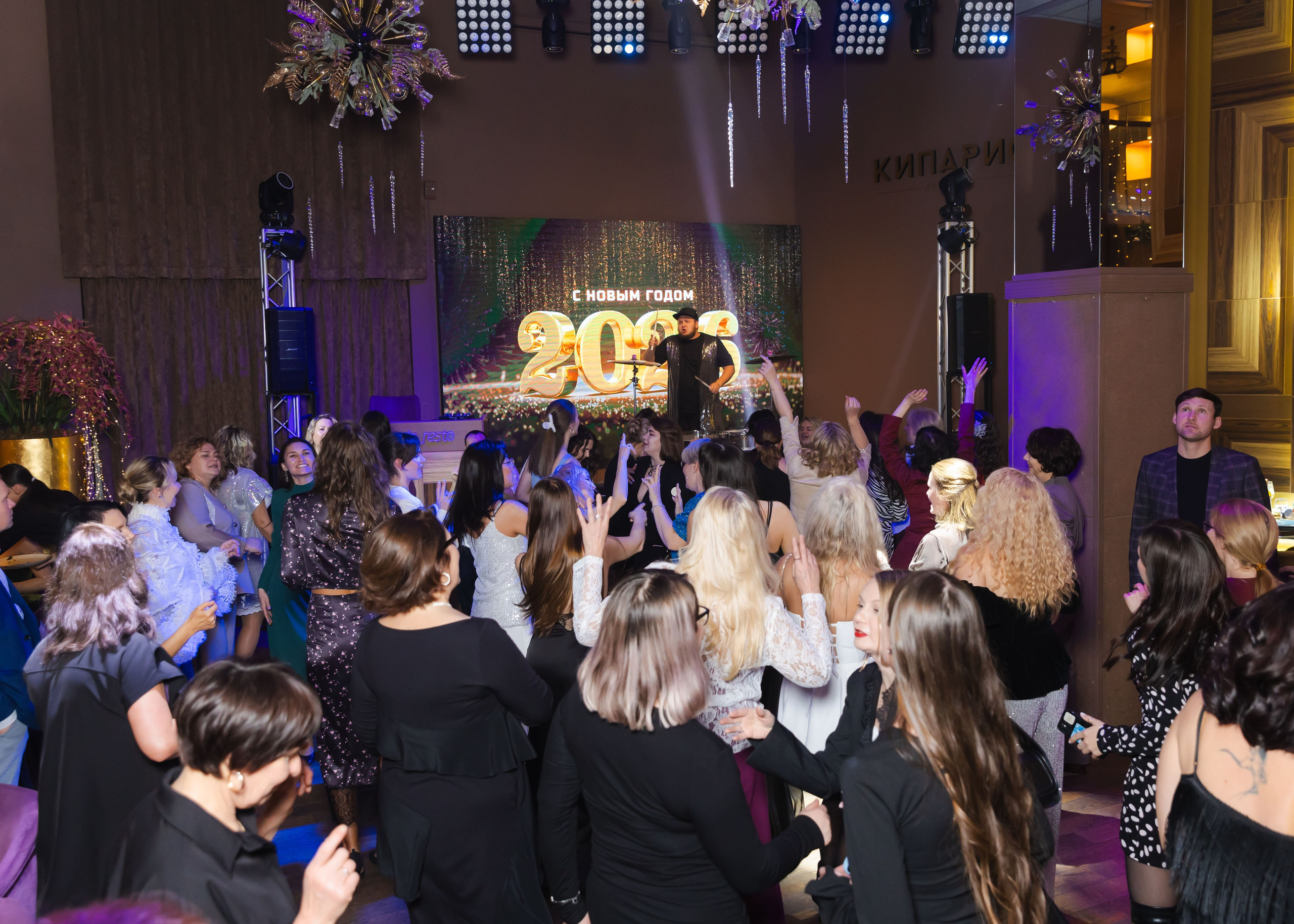 Предновогодка кипарис 2025. ФОТОГРАФ ВИНОГРАДОВА ДАРЬЯ