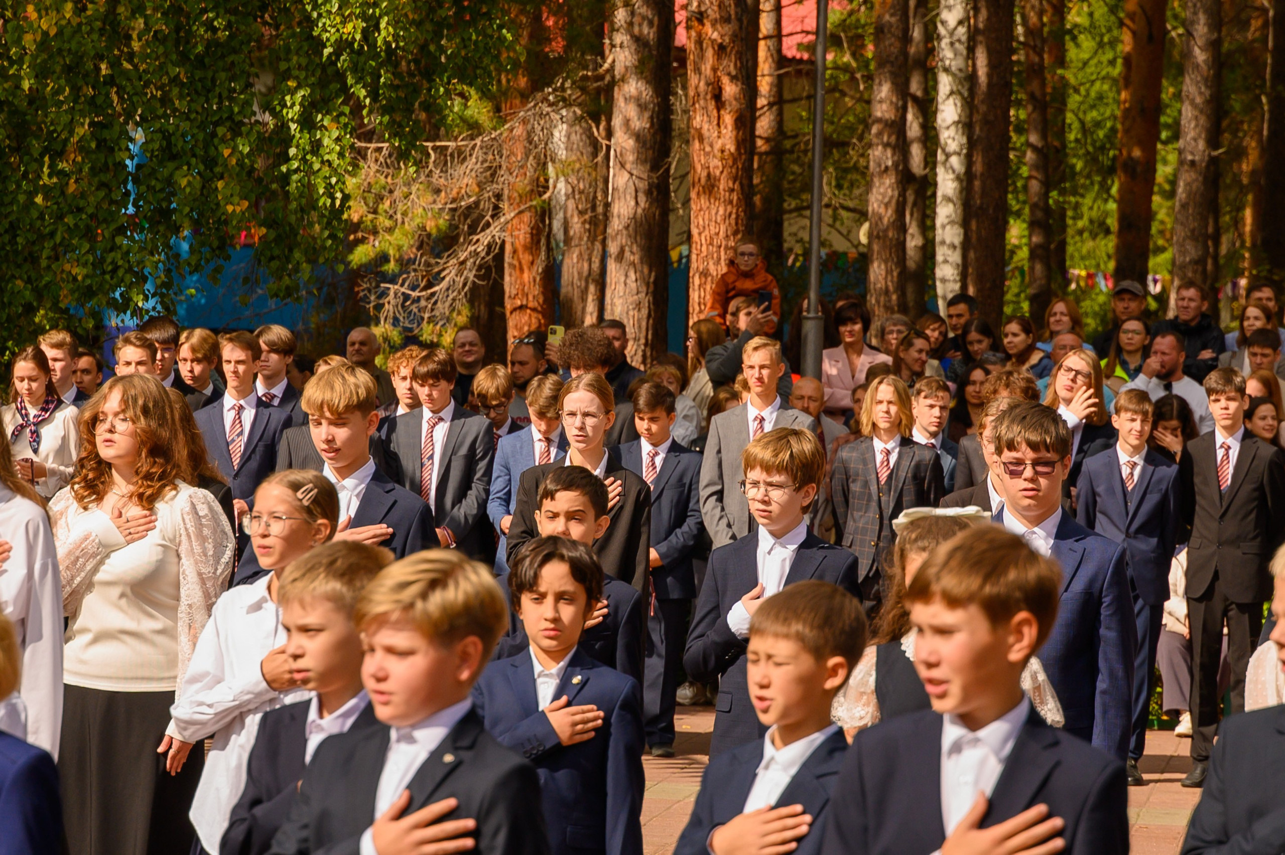 1 сентября линейка ФМШ. Фотограф новорожденных, семейный детский в Тюмени Татьяна Морозова