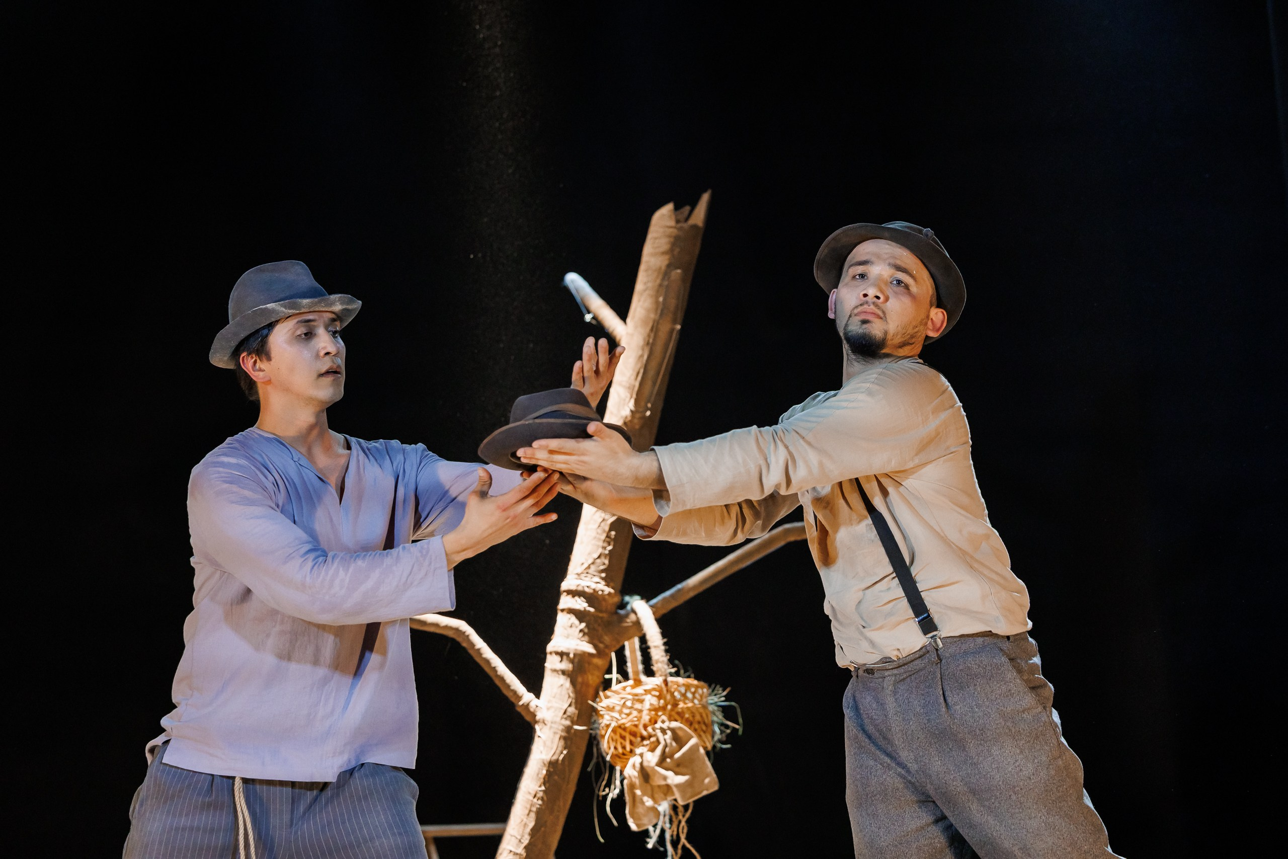 Спектакль «В ожидании Годо» от театра Д. Лица в СПб. Фотограф в Санкт-Петербурге — Сергей Петров
