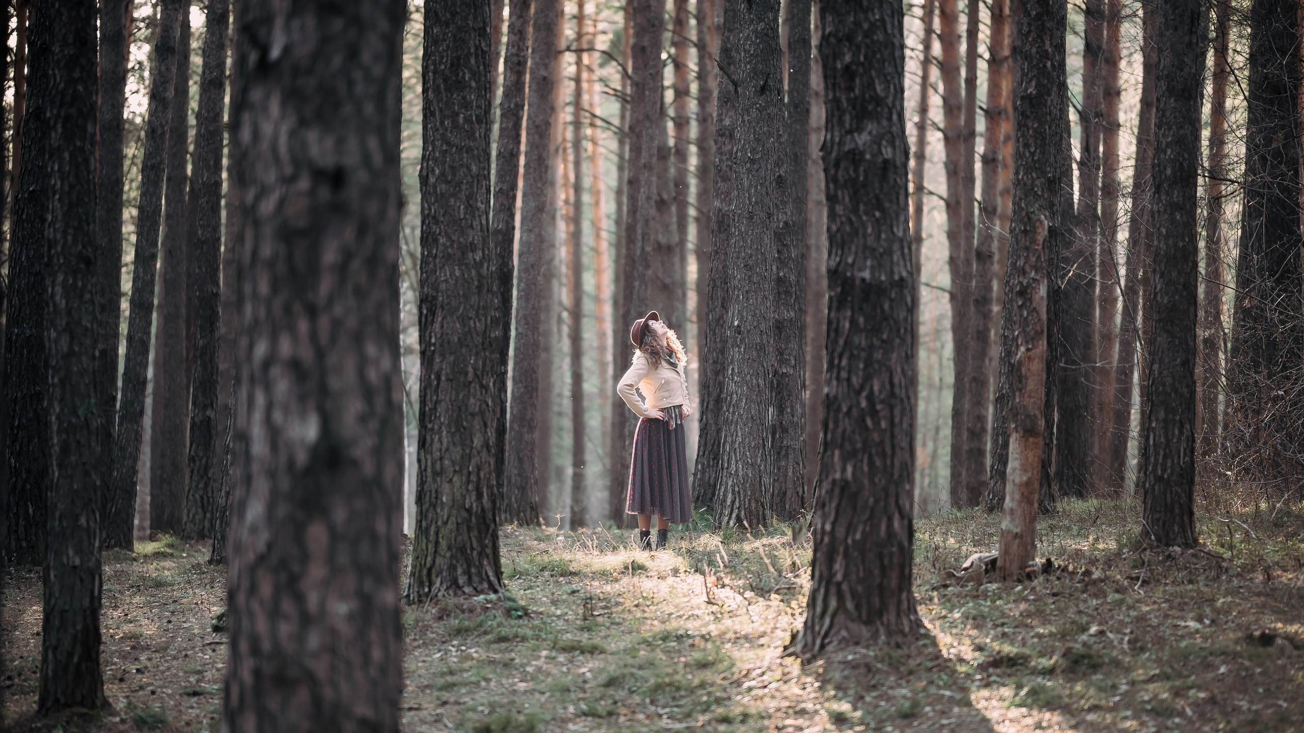 Прогулочная фотосессия в лесу