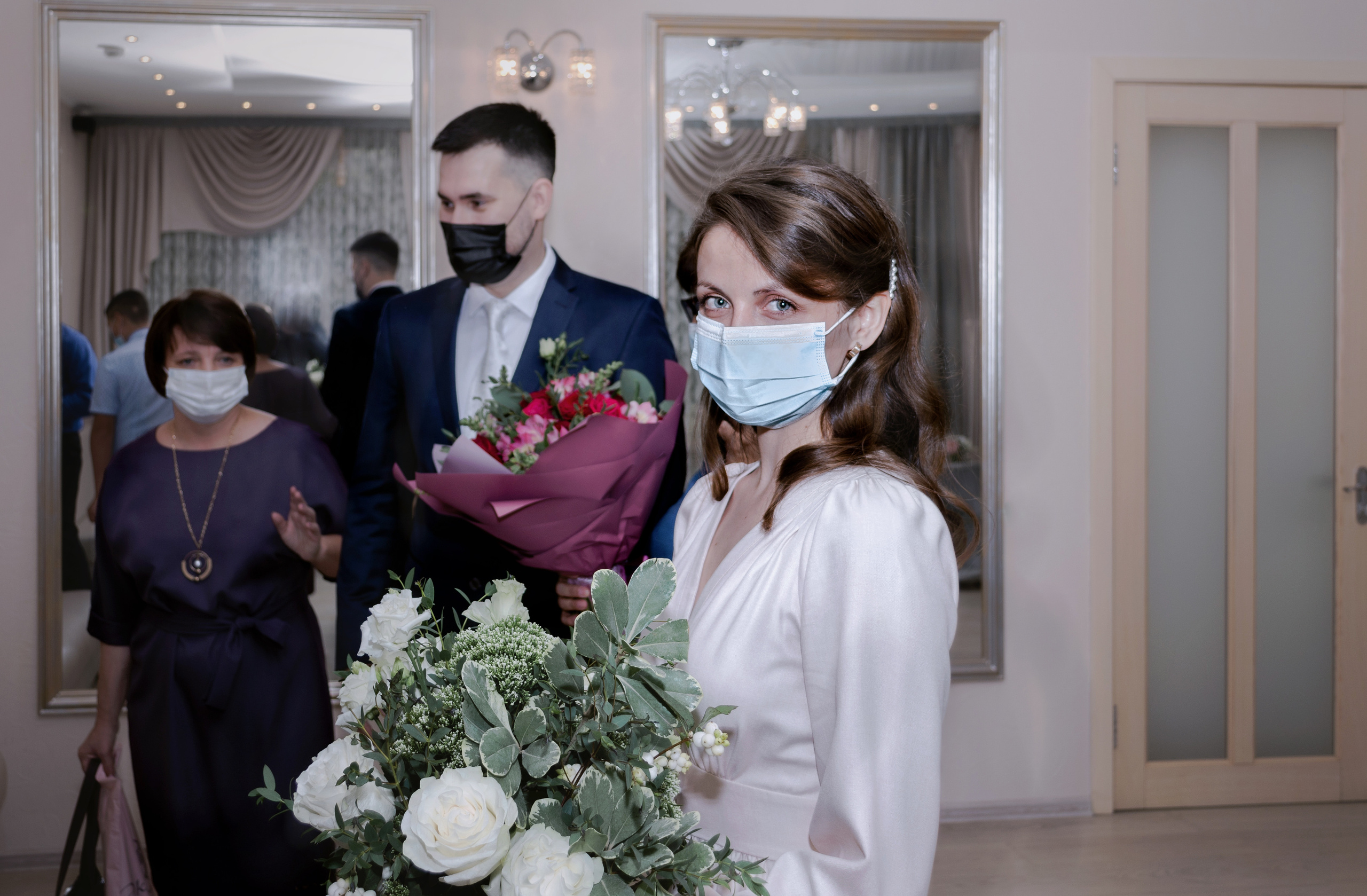 Свадебная съёмка в ЗАГСе и студии. Фотографы для фотосессий в Новосибирске