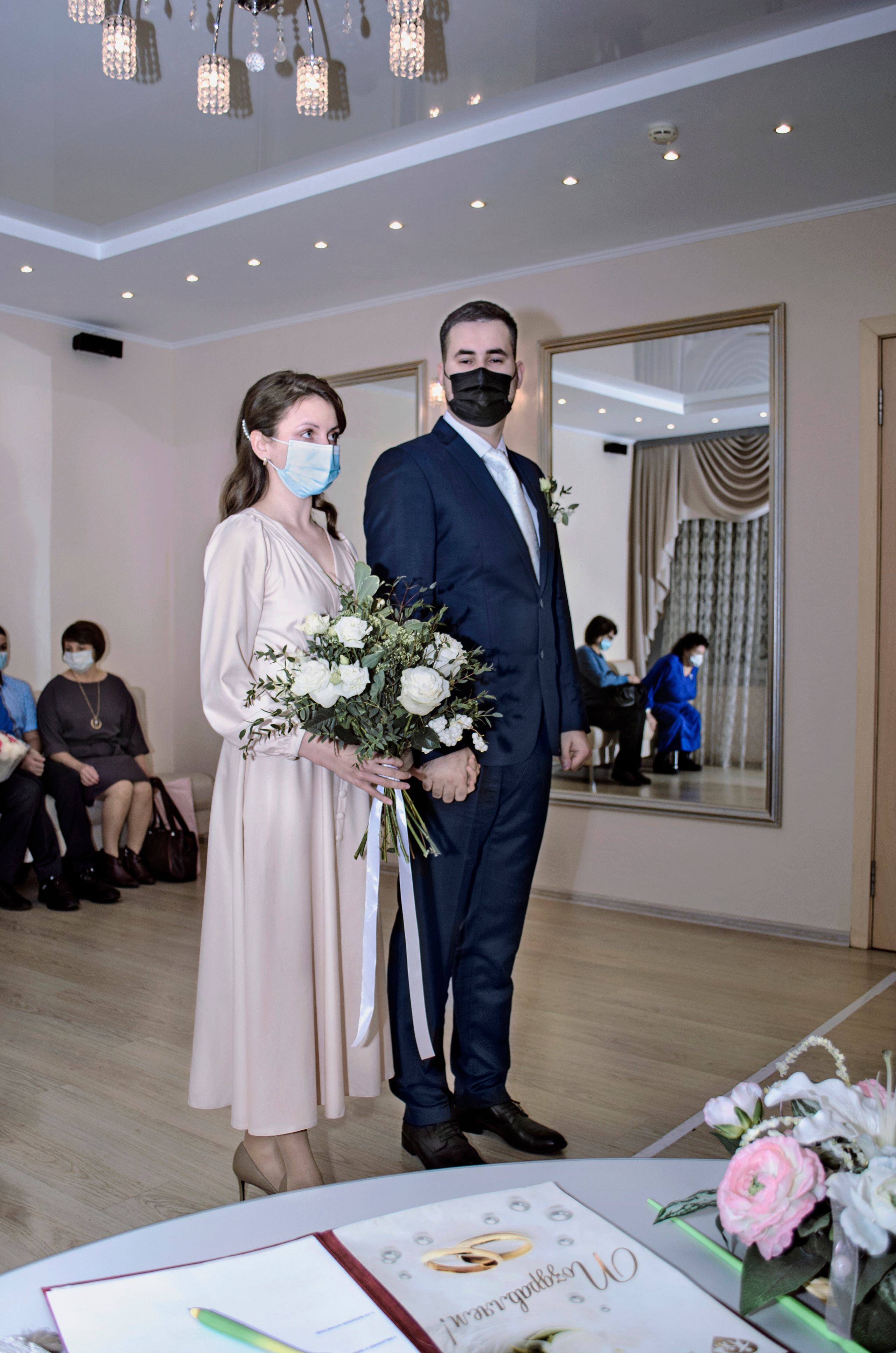 Свадебная съёмка в ЗАГСе и студии. Фотографы для фотосессий в Новосибирске