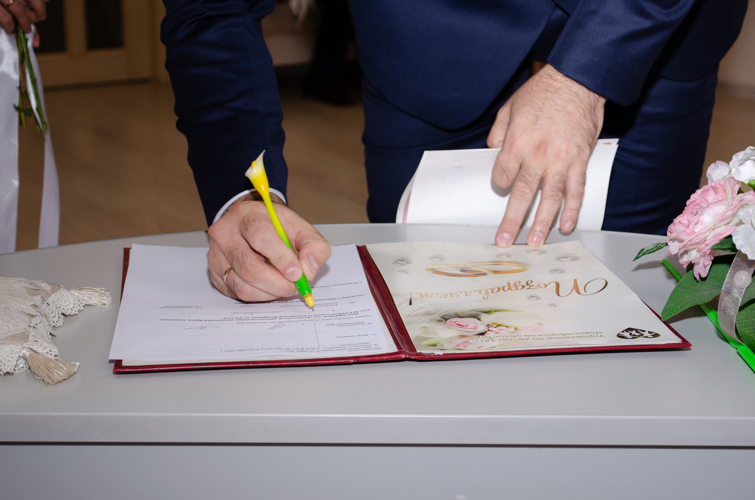 Свадебная съёмка в ЗАГСе и студии. Фотографы для фотосессий в Новосибирске