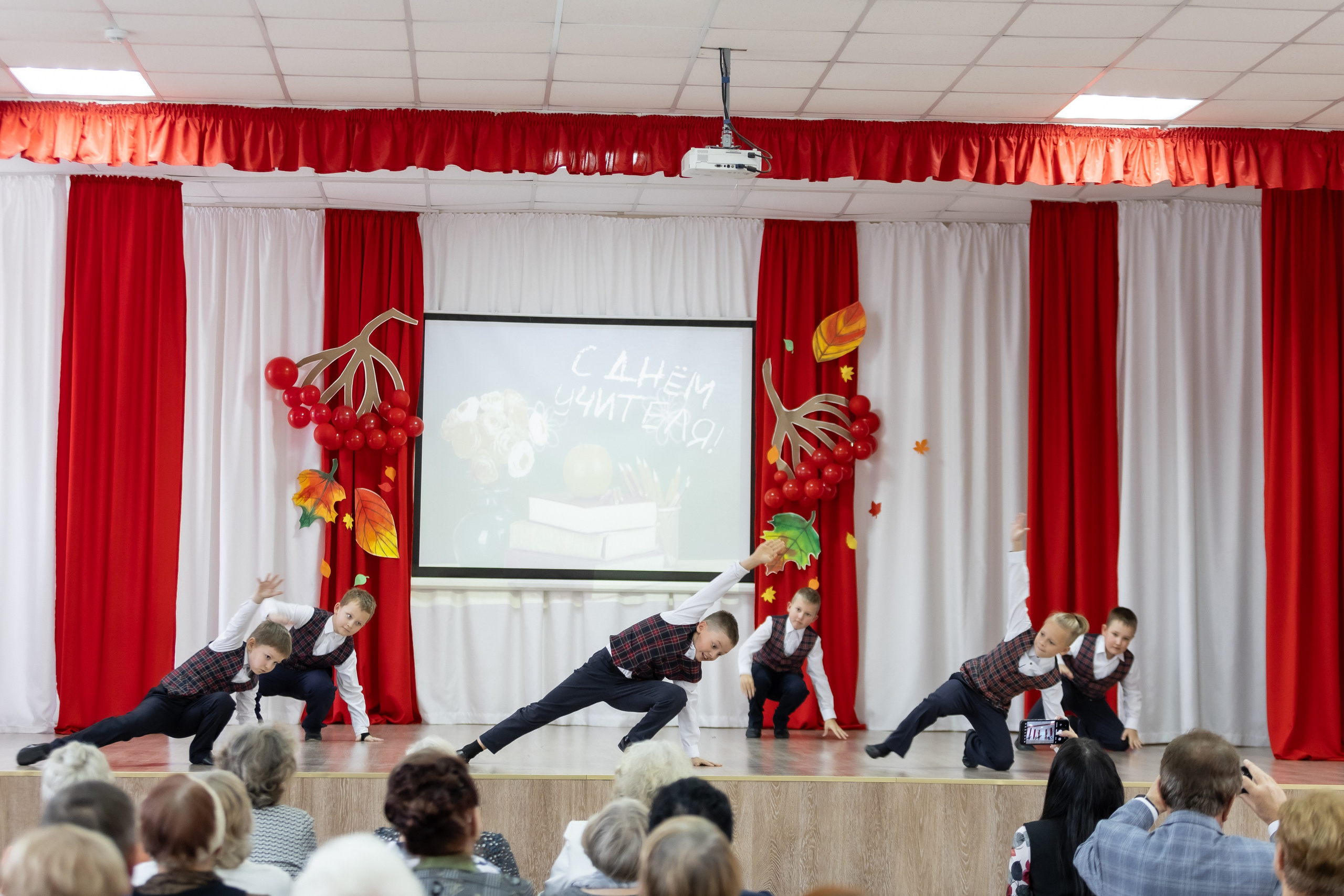 День учителя. Школа 31. Октябрь 2024. Свадебный и Семейный фотограф г. Ижевск Гульназ Солдатова. Гульназ фото